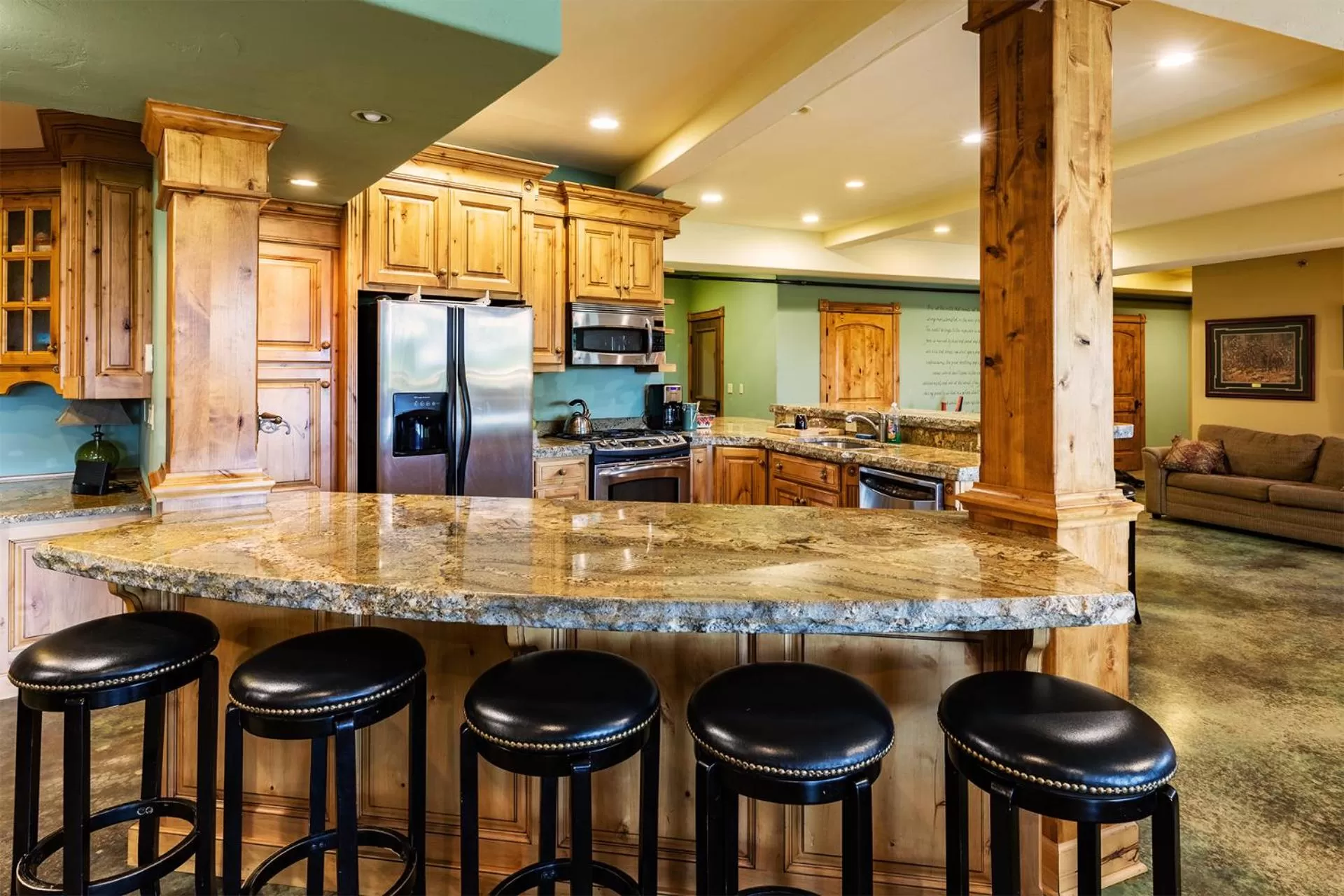 Lounge/Bar in Talus Rock Retreat