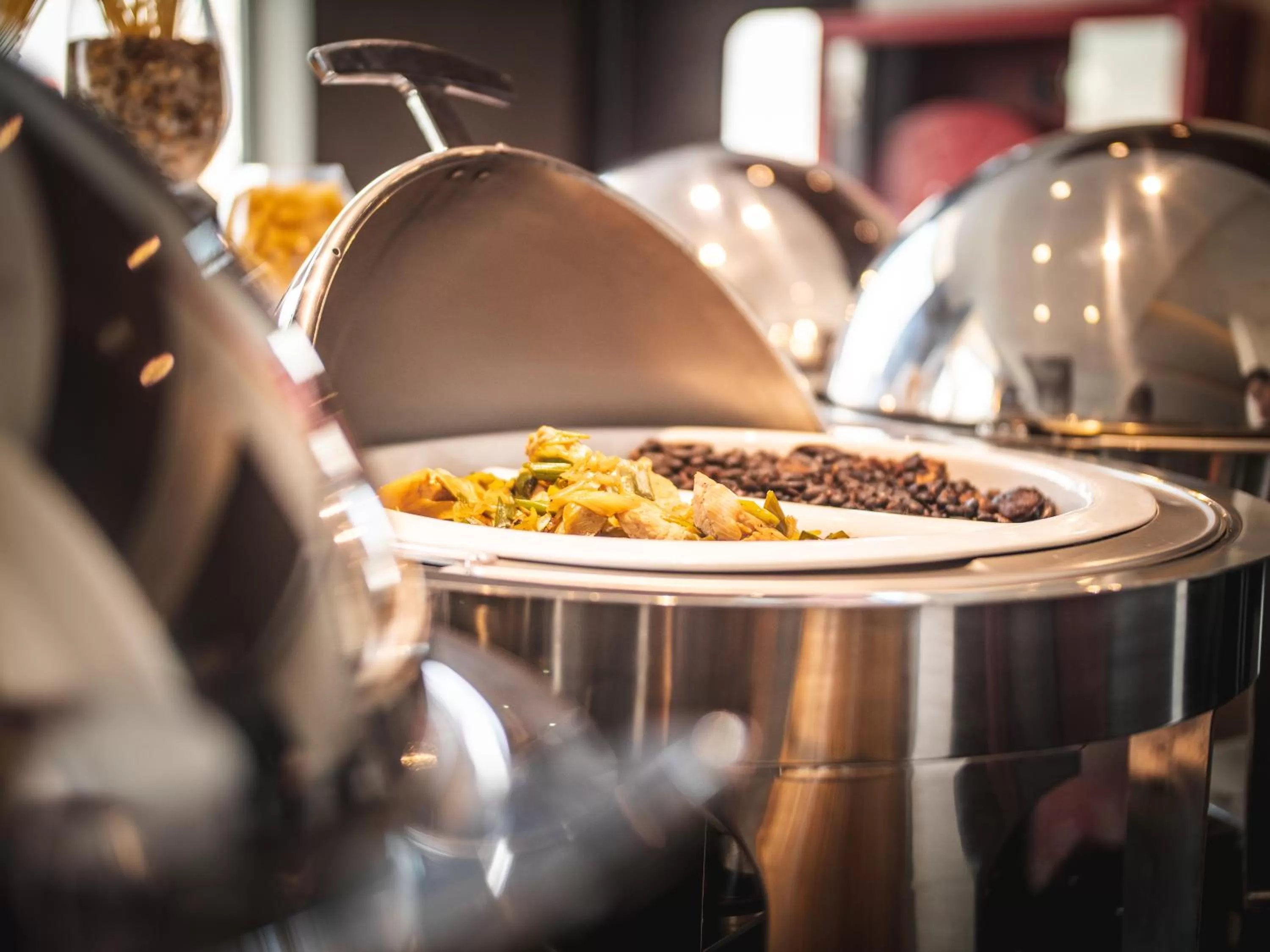 Restaurant/places to eat in Wyndham Santiago Aeropuerto