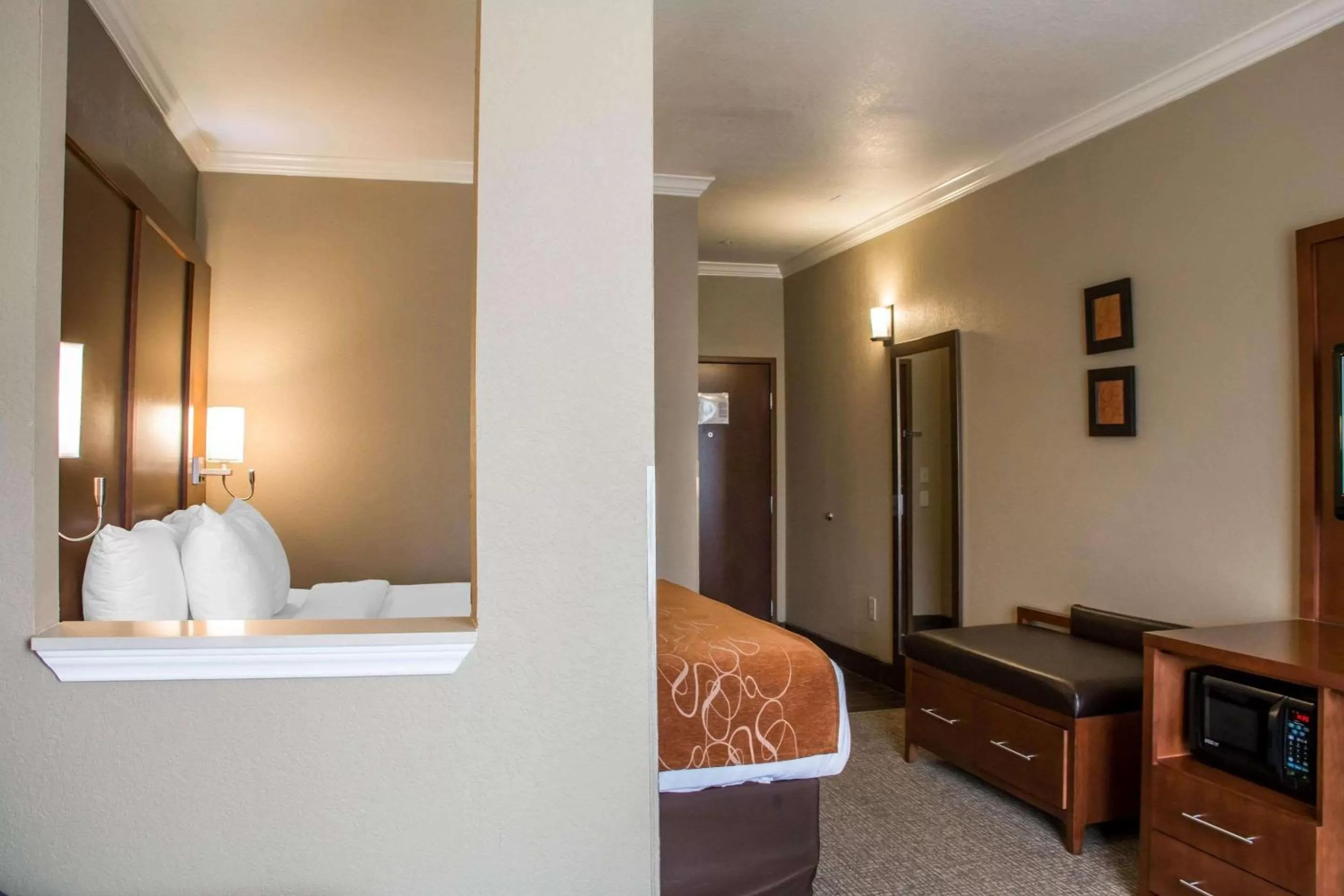 Photo of the whole room, Bed in Comfort Suites New Braunfels - San Antonio Area