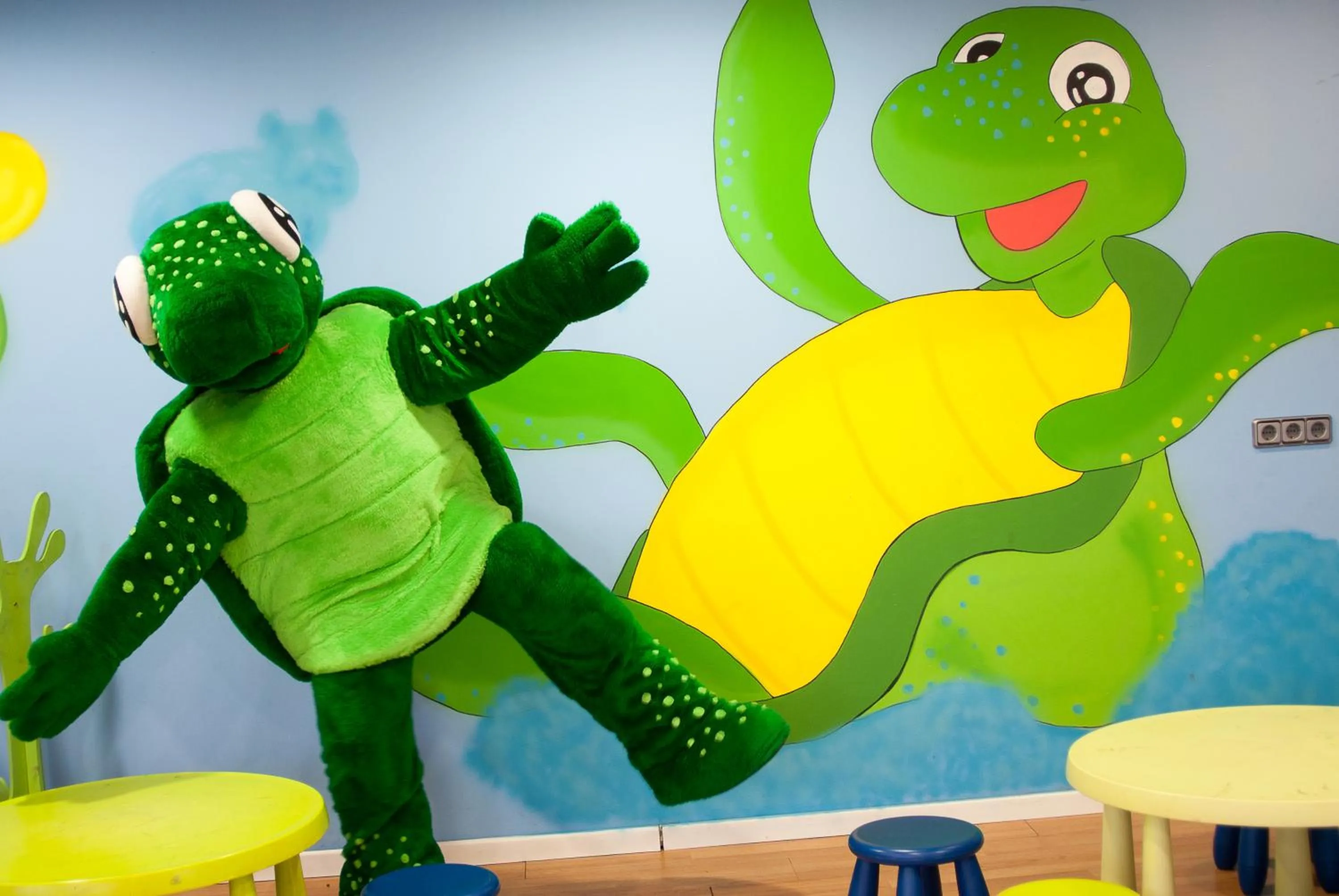 children in Ona Ogisaka Garden