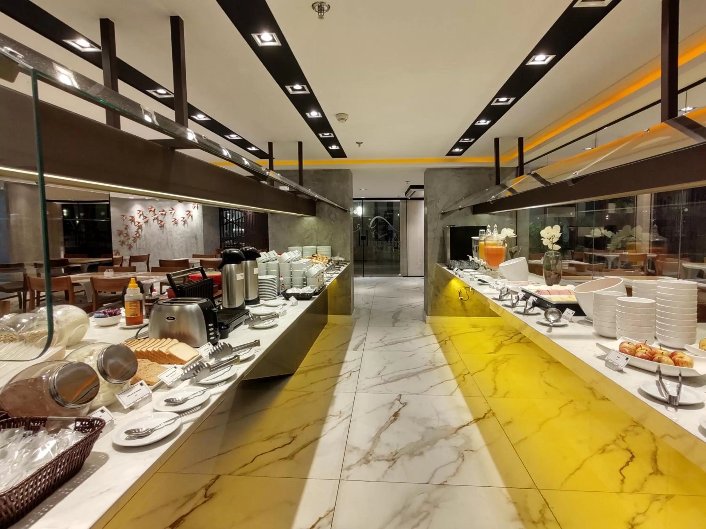 Restaurant/places to eat in Lets Idea Brasília Hotel