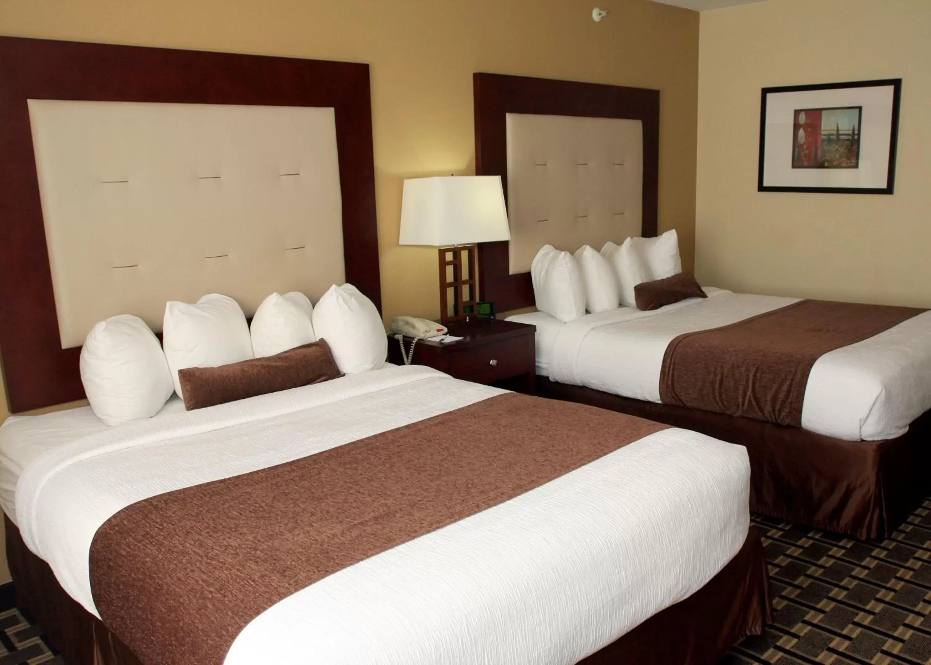 Queen Room with Two Queen Beds - Non Smoking in Best Western Woodstock Inn Queen Room with Two Queen Beds - Non Smoking in Best Western Woodstock Inn