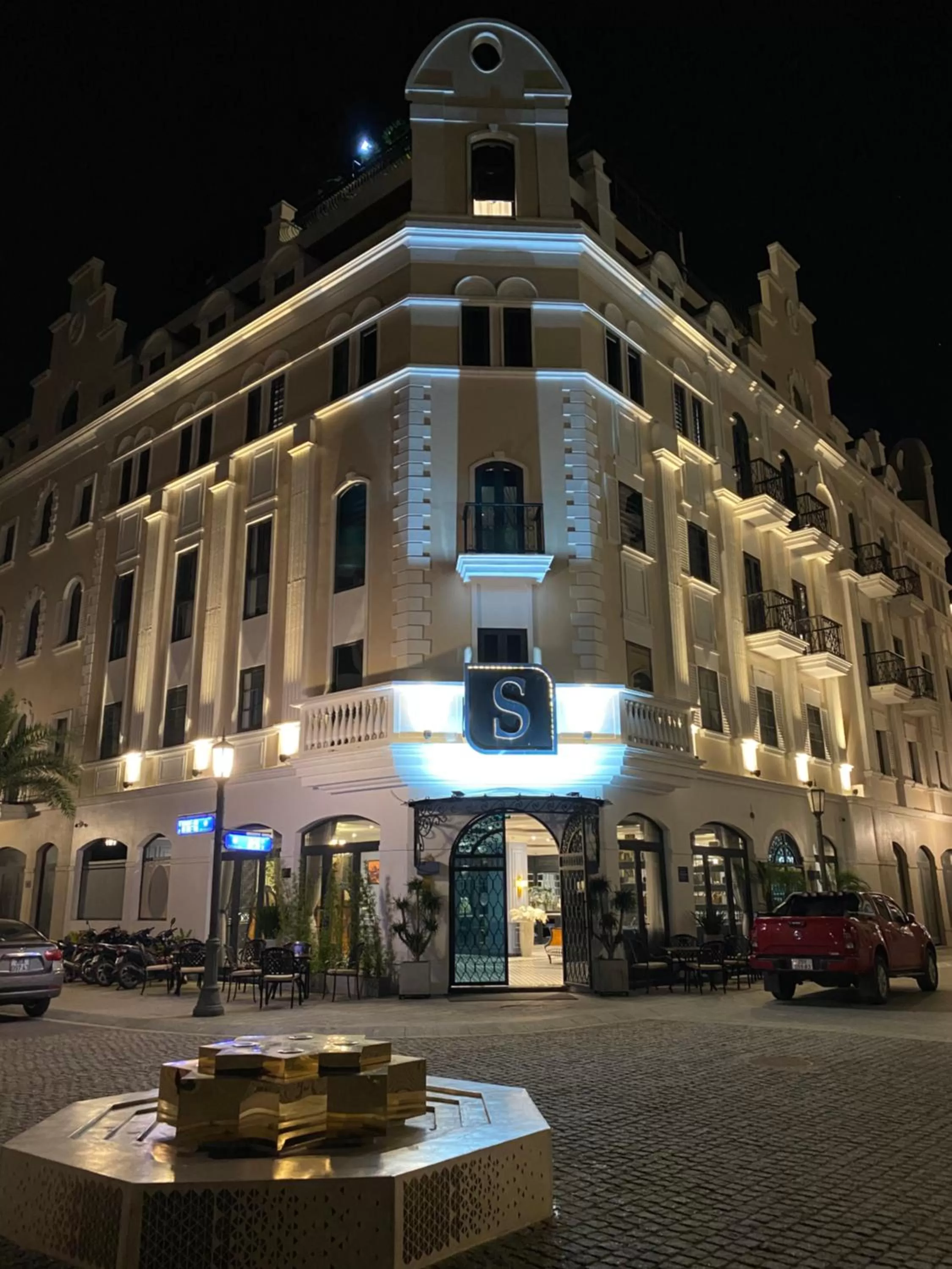 Facade/entrance in The Exquisite HaLong Hotel