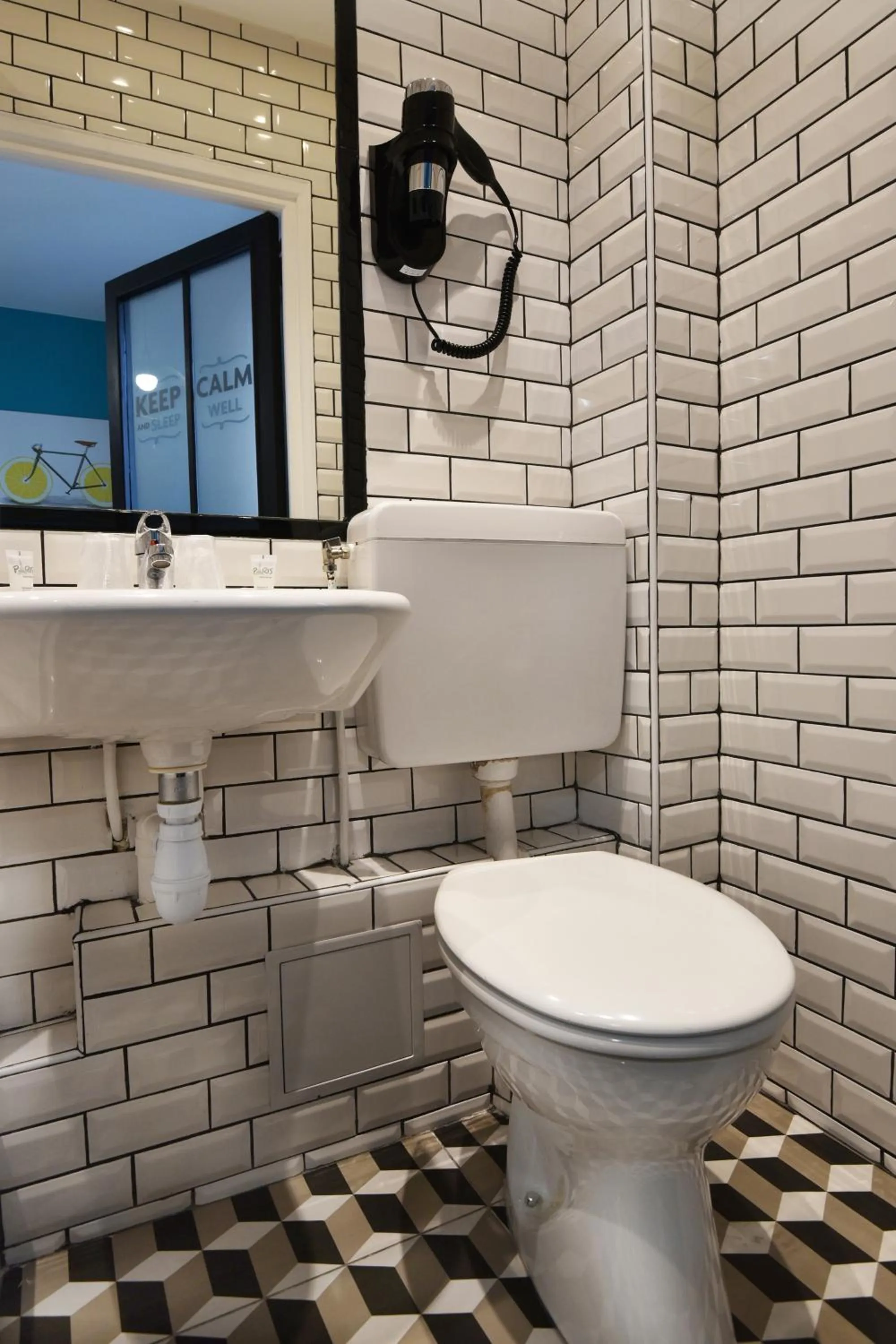 On site in Arty Paris Porte de Versailles by River