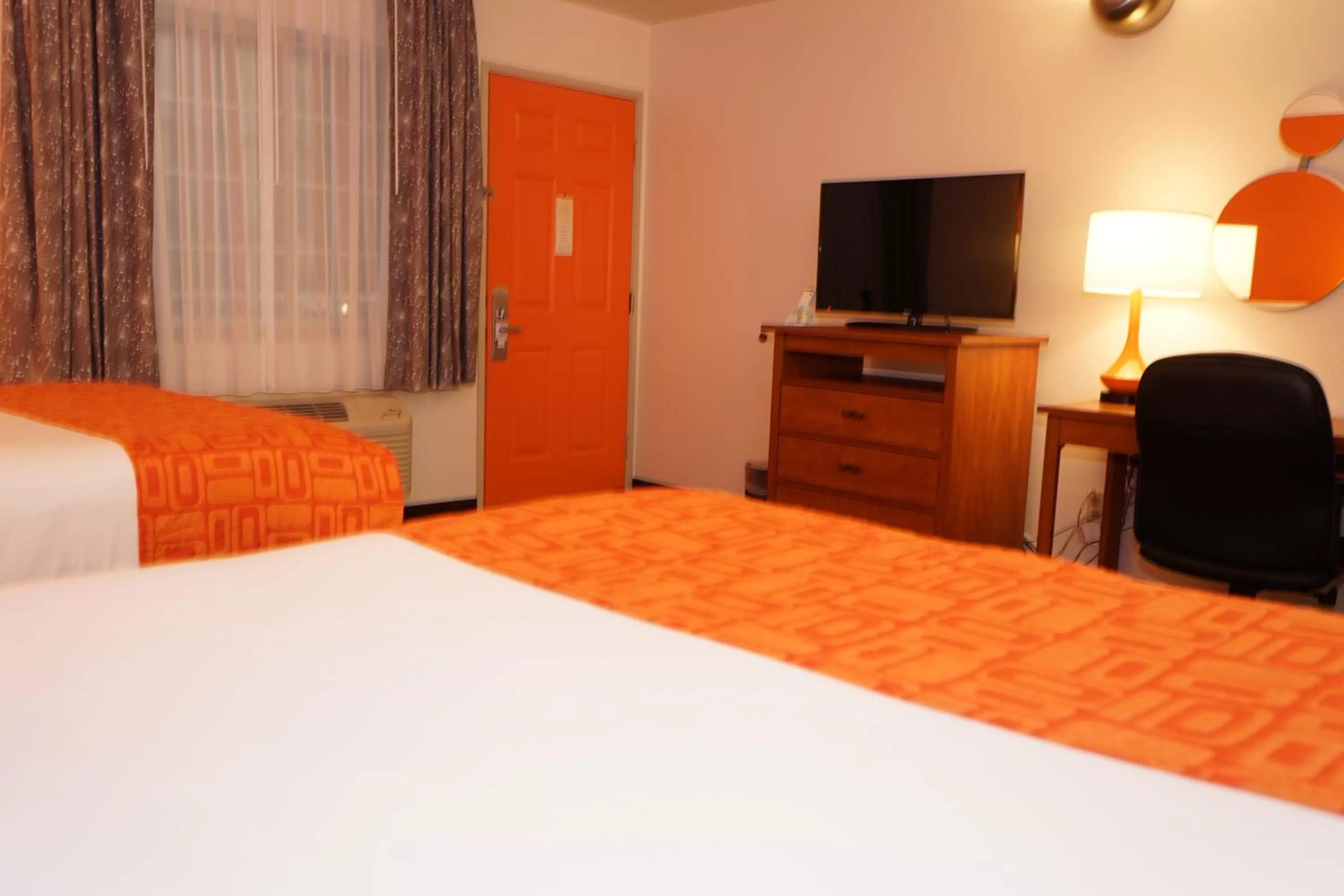 Bed in Howard Johnson by Wyndham Salinas