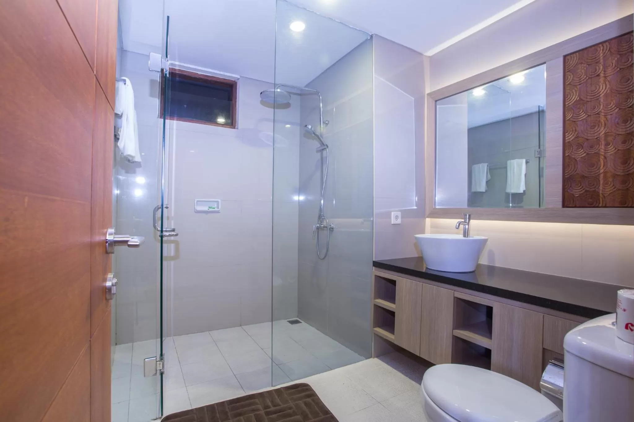 Bathroom in Hotel Sinar Bali Legian
