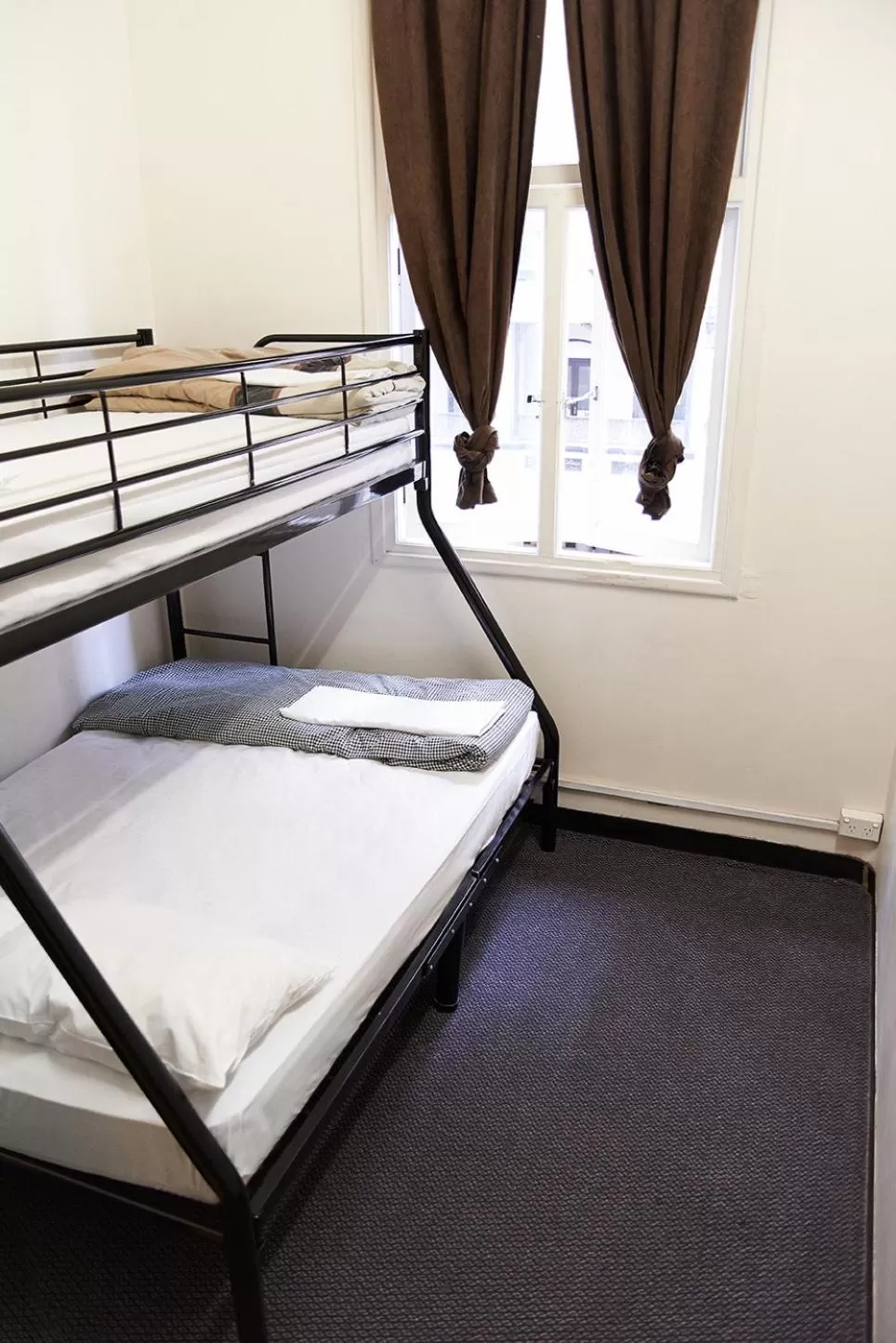 Bedroom, Bed in Maze Backpackers - Sydney