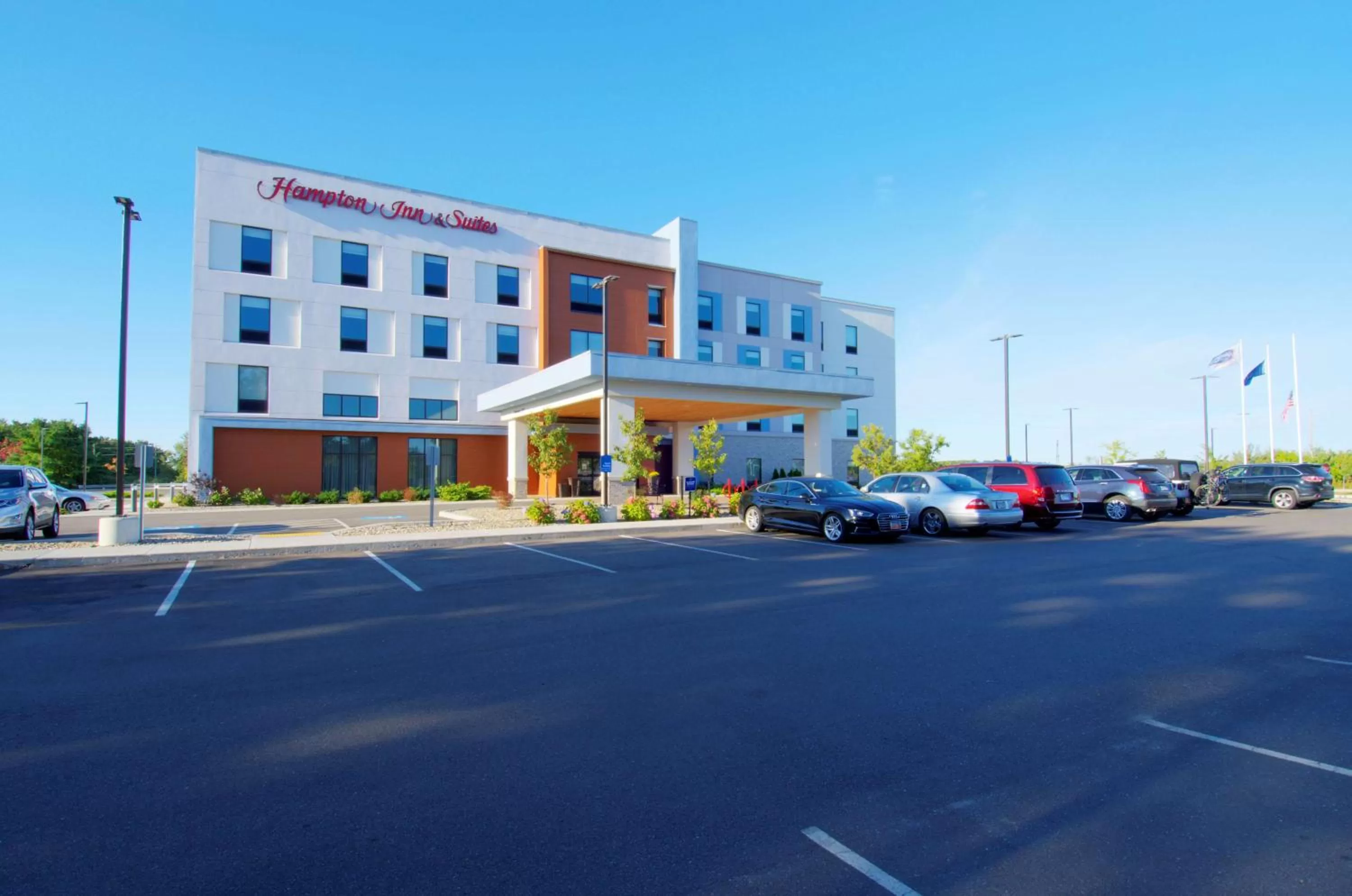 Property building in Hampton Inn & Suites Portland West