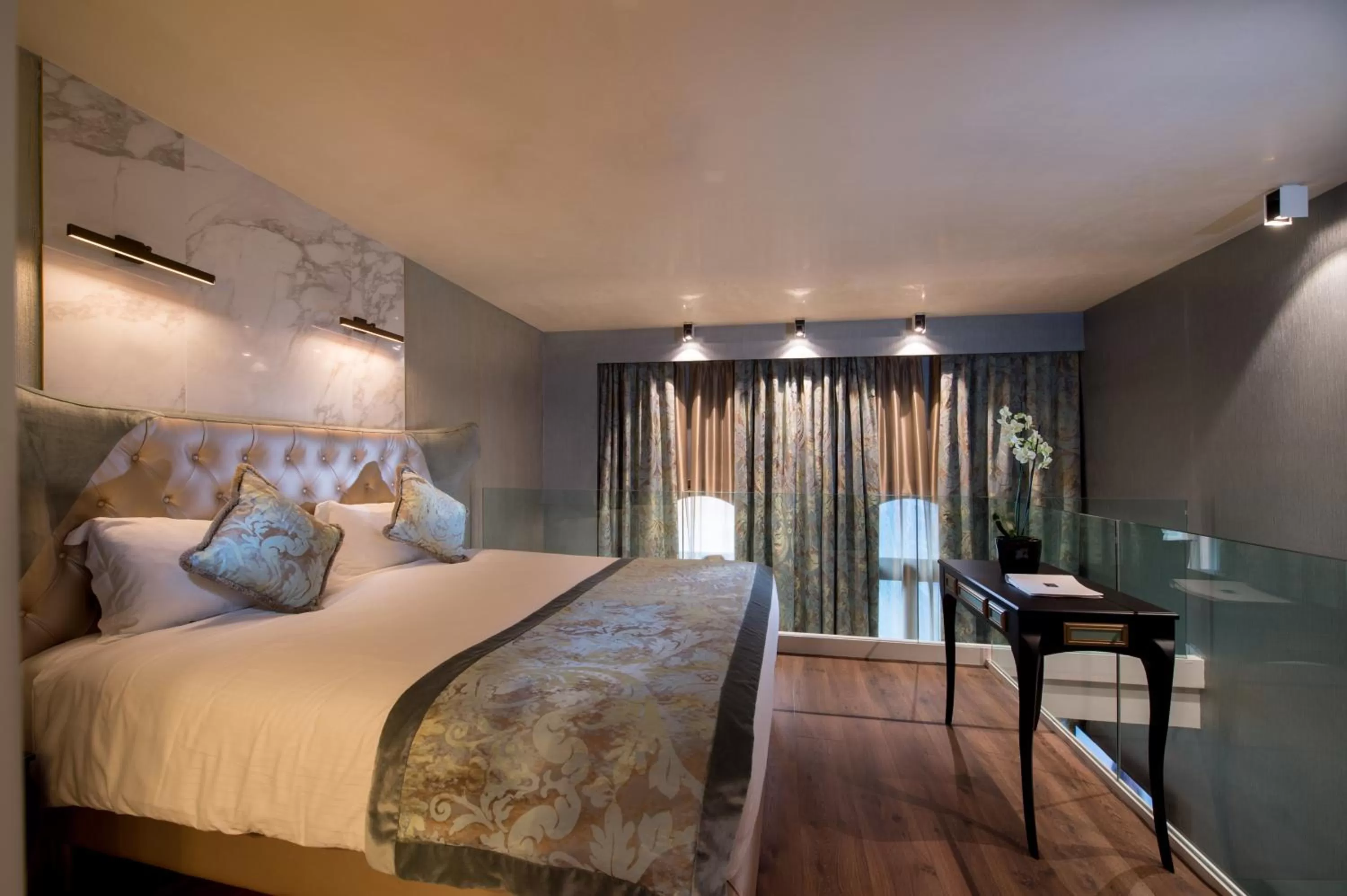 Property building, Bed in Palazzo Veneziano - Venice Collection