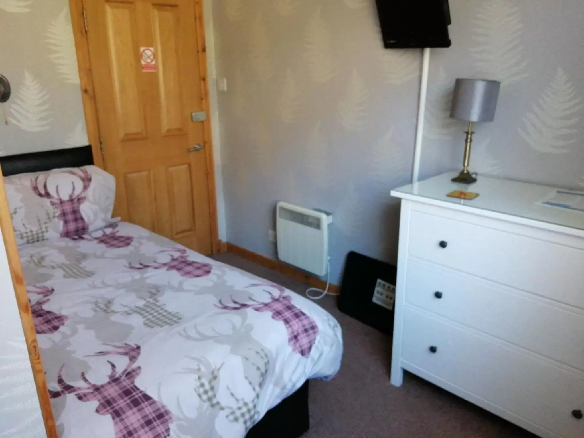 Single Room with Shared Bathroom - single occupancy in Don Muir Guesthouse Single Room with Shared Bathroom - single occupancy in Don Muir Guesthouse