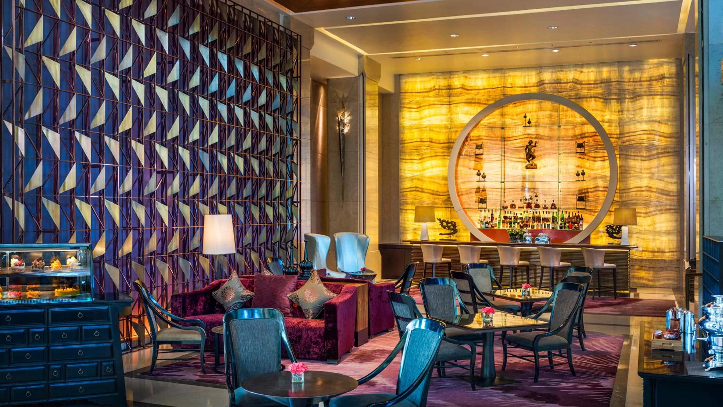 Lounge or bar in Siam Kempinski Hotel Bangkok