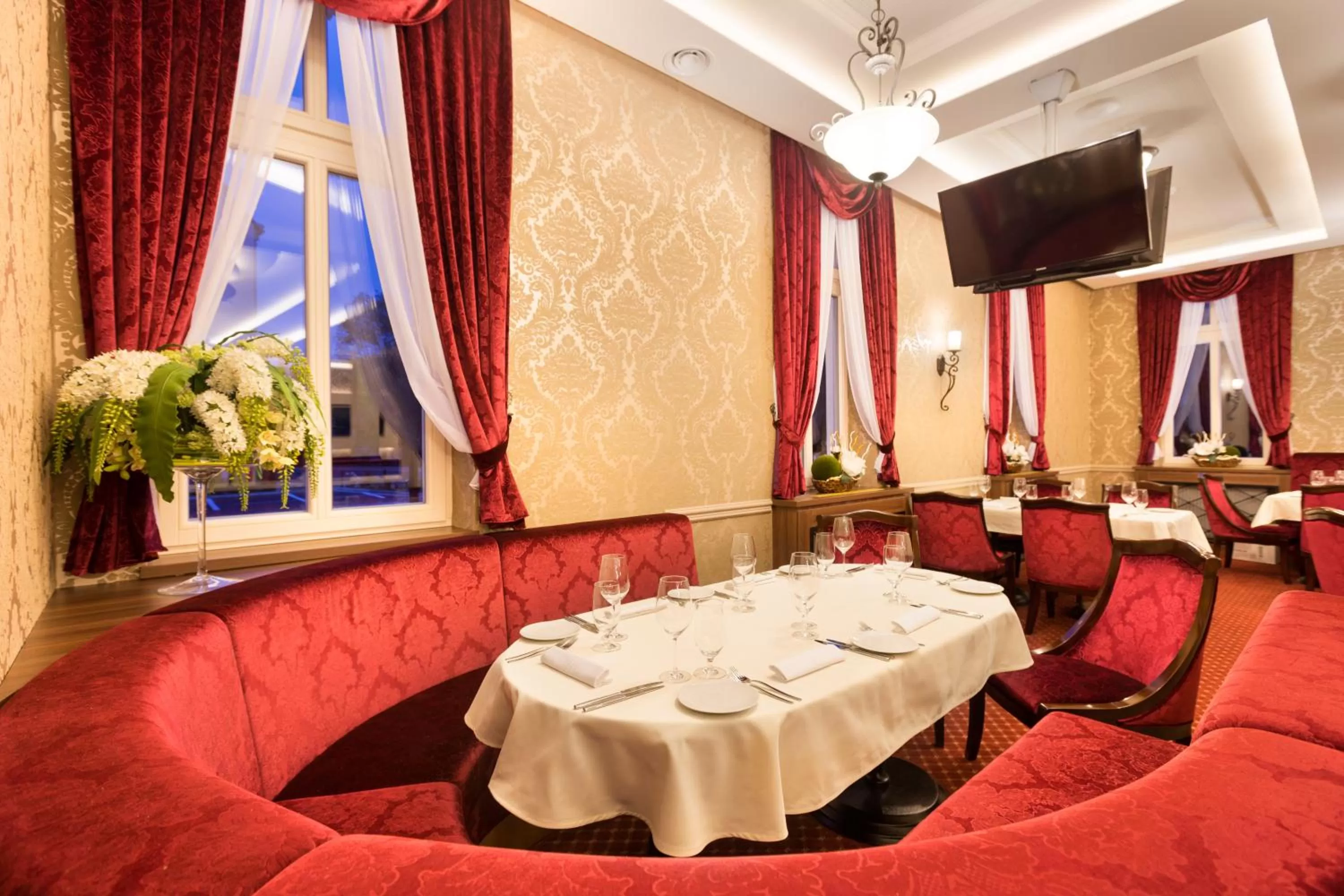 Restaurant/places to eat in Hotel Dvorana