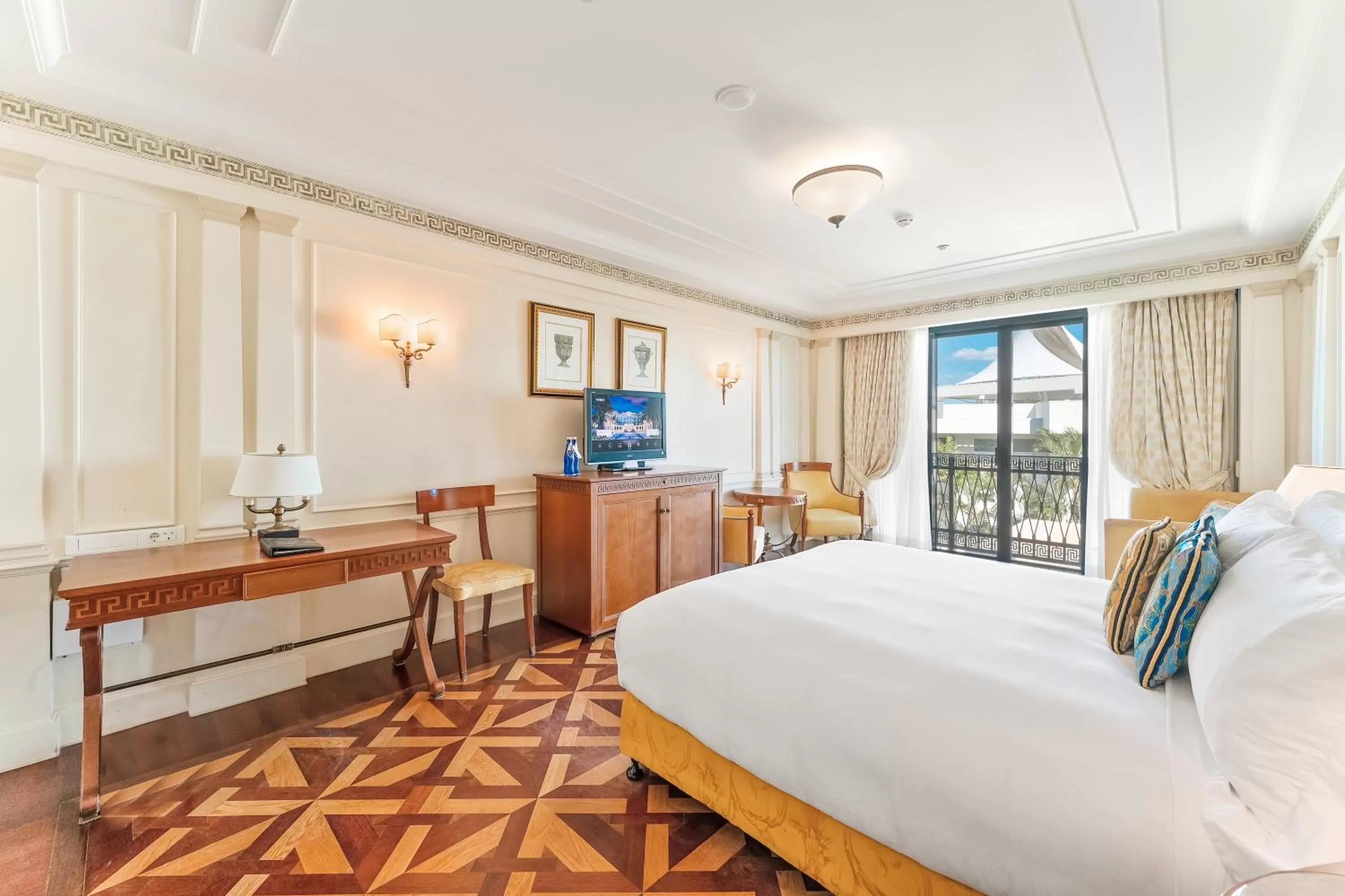 Photo of the whole room, Bed in Imperial Hotel Gold Coast