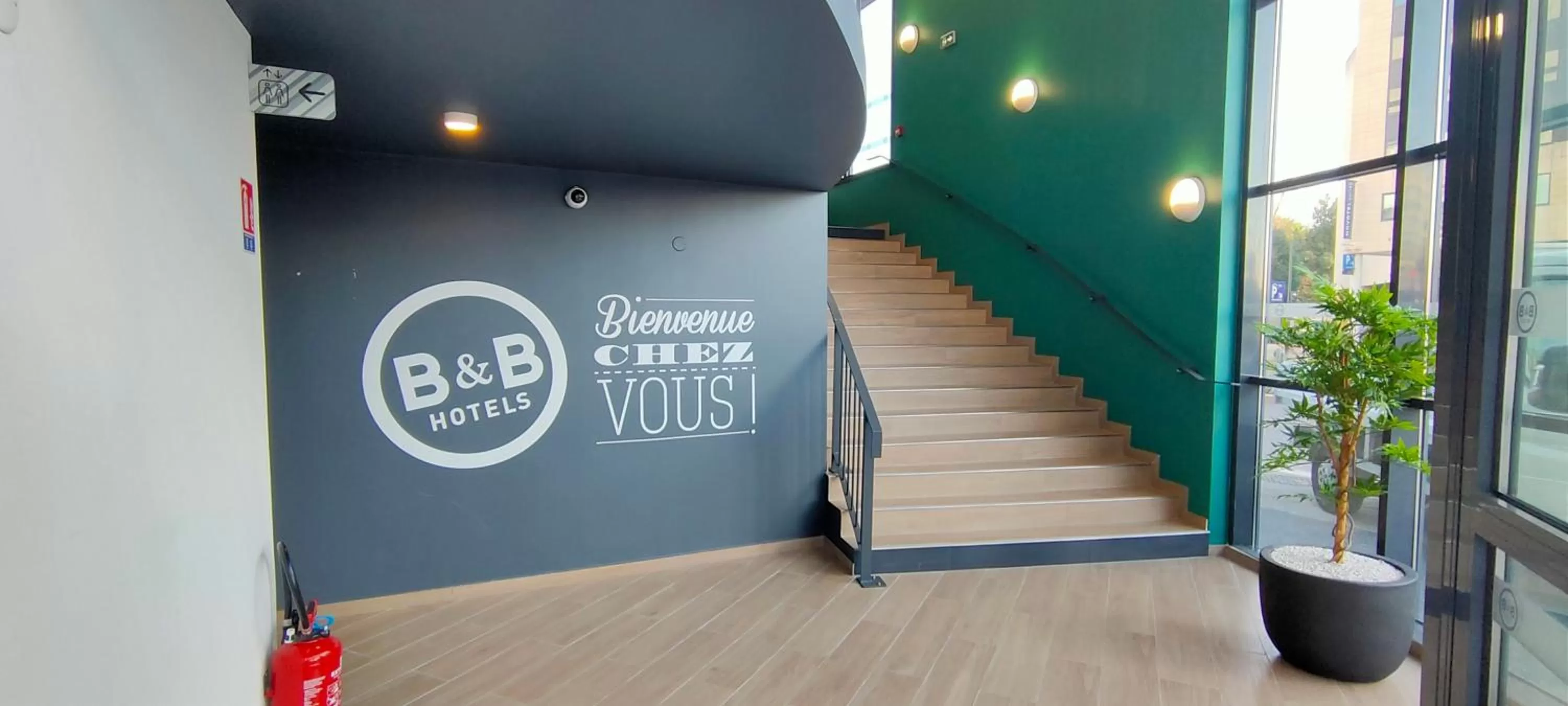 Facade/entrance in B&B HOTEL Nice Aéroport Arenas