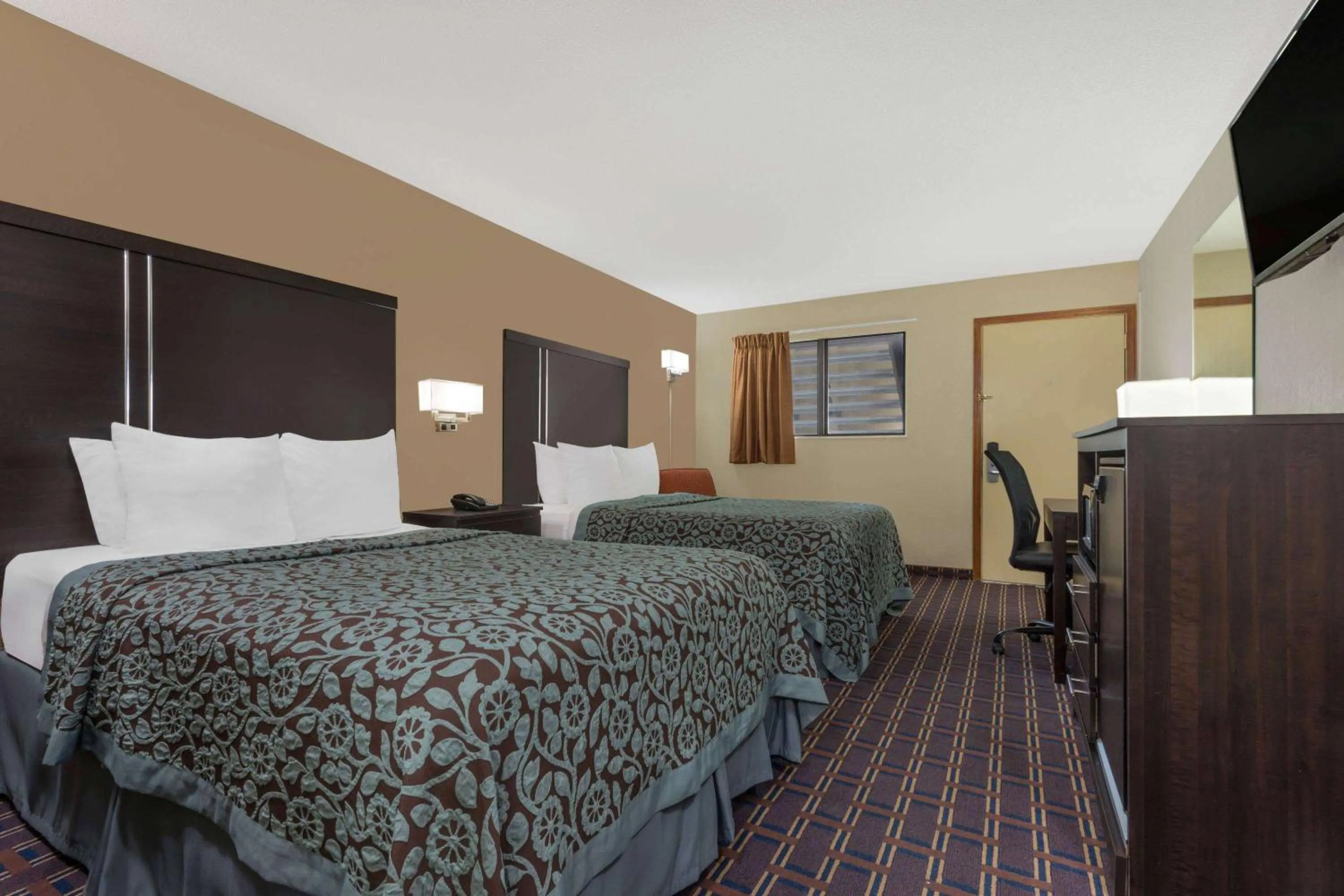 Bedroom, Bed in Days Inn by Wyndham Maumee/Toledo