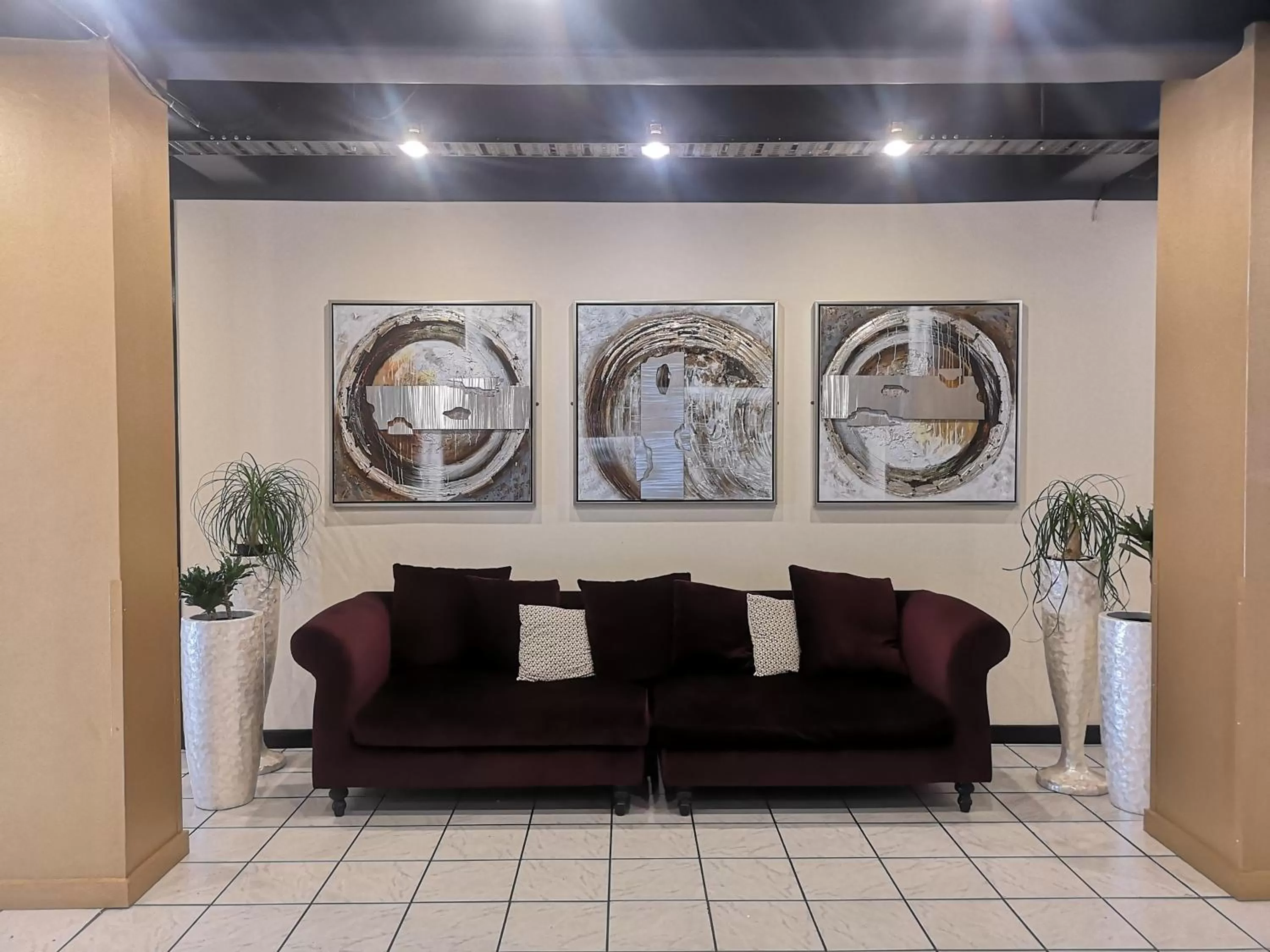 Lobby or reception in Kiwi International Hotel