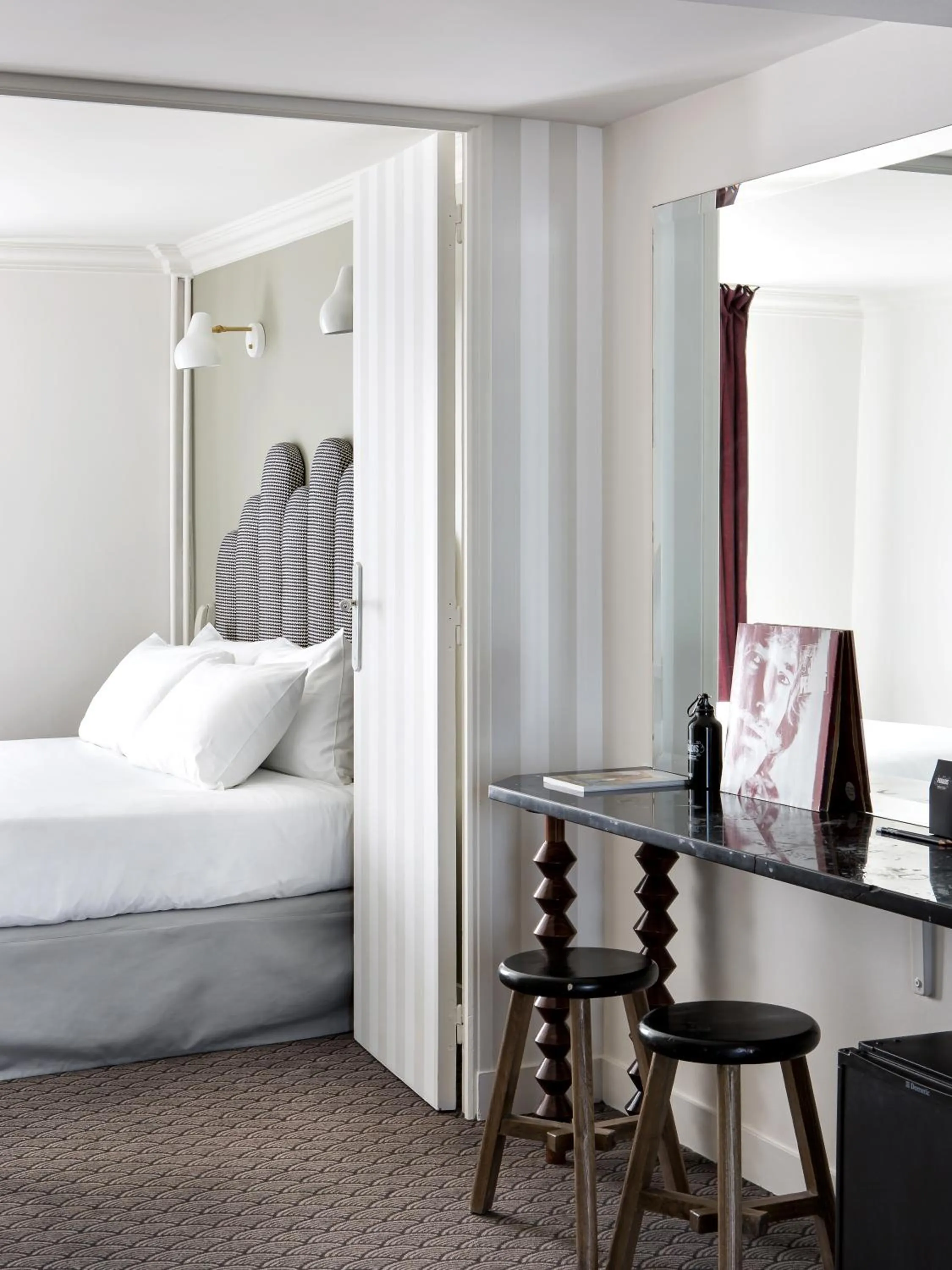 Bed in Hotel Paradis