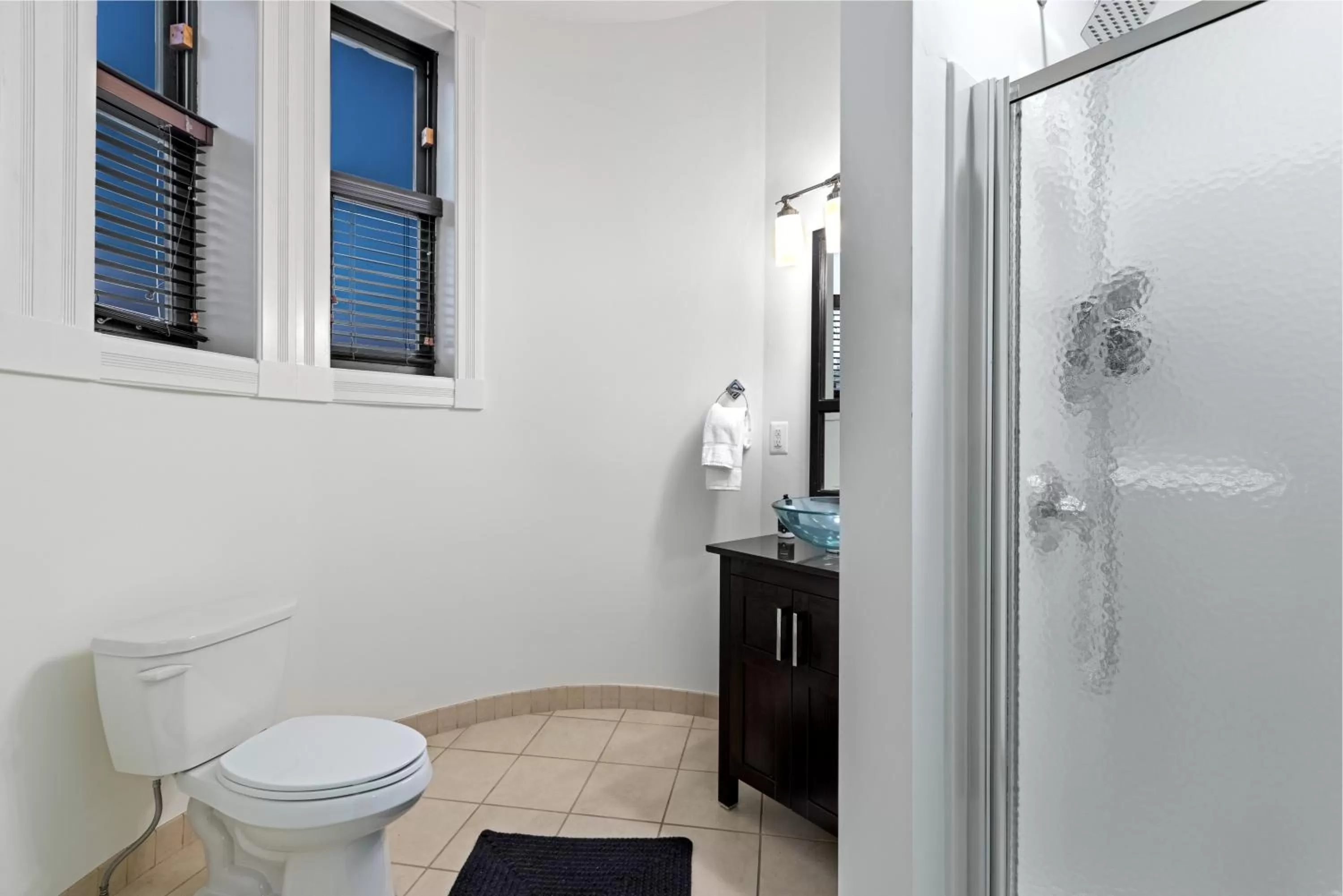 Shower, Bathroom in Brexton Hotel