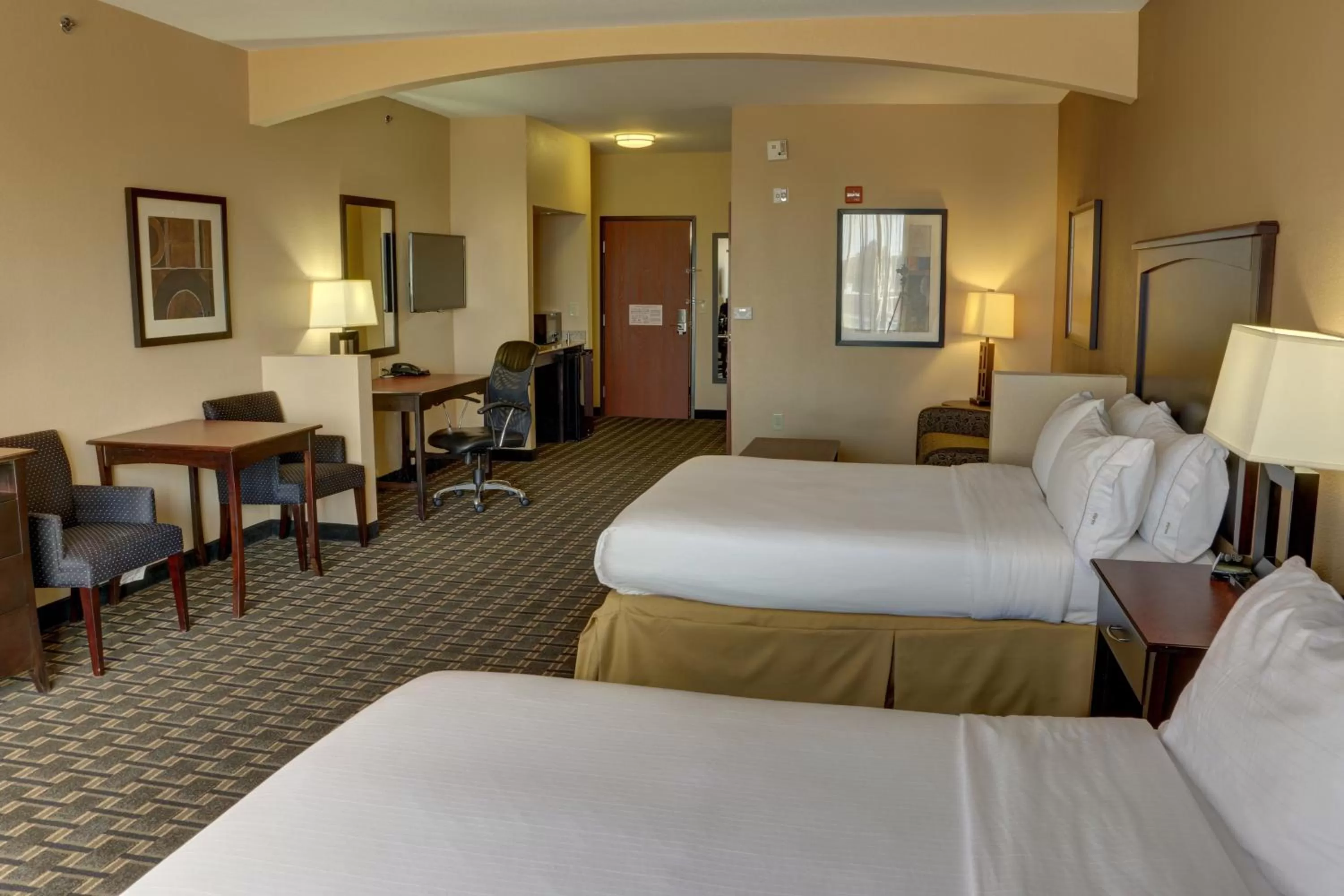 Bedroom, Bed in Holiday Inn Express Hotel & Suites Texarkana East by IHG