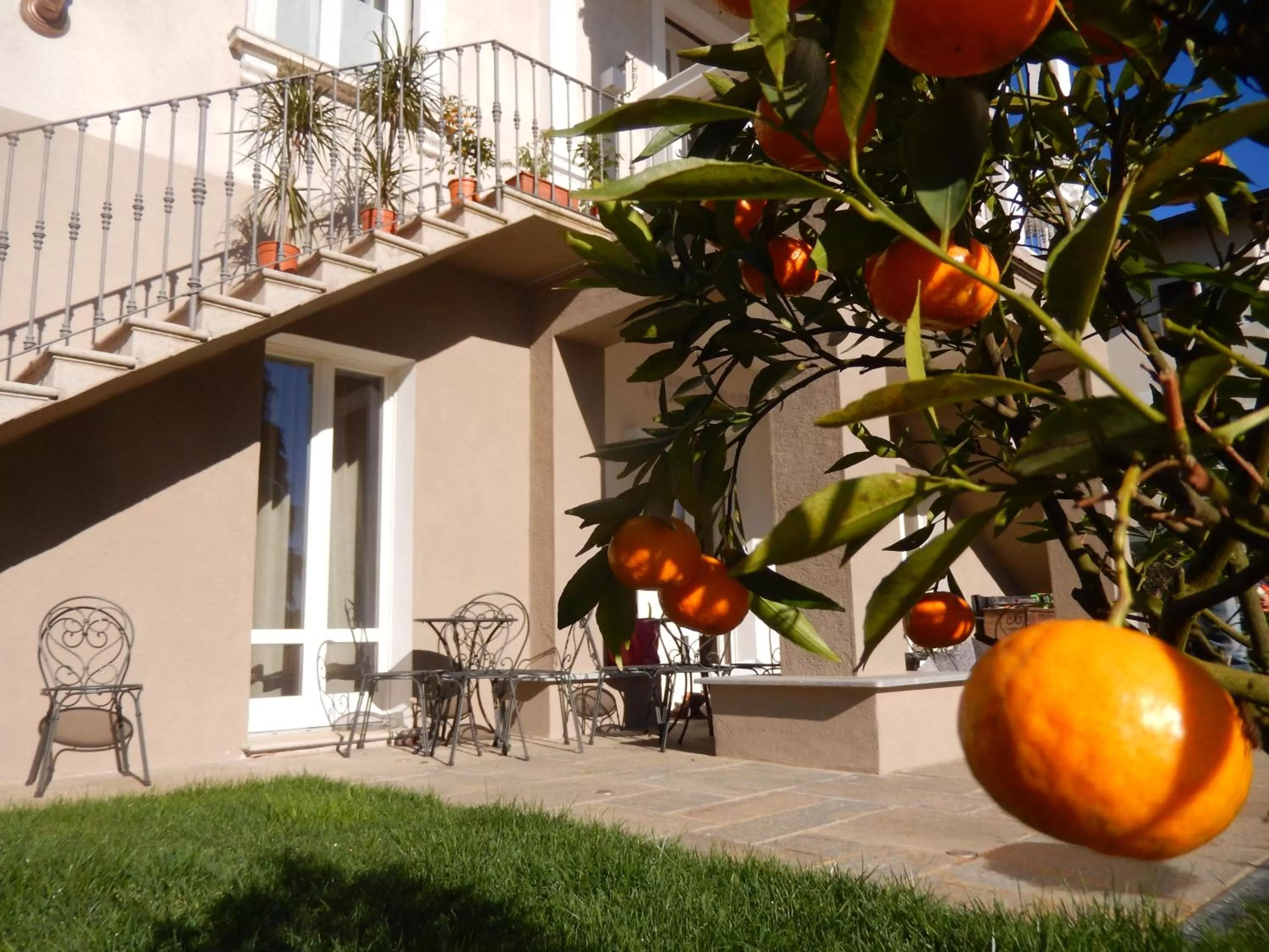 Summer in White Lilac Romantic B&B - Adults only