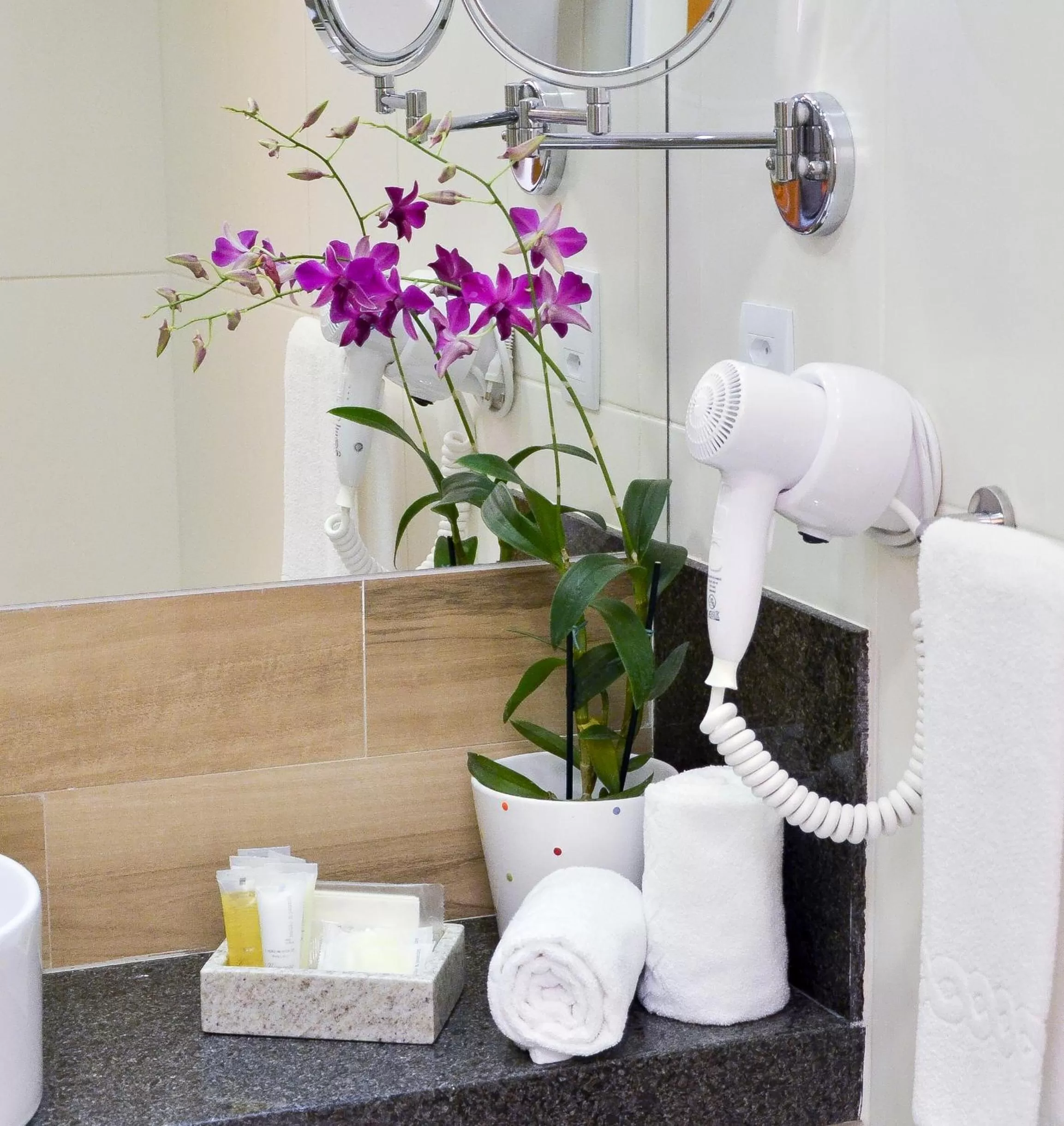 Bathroom in Oásis Cabo Frio Hotel