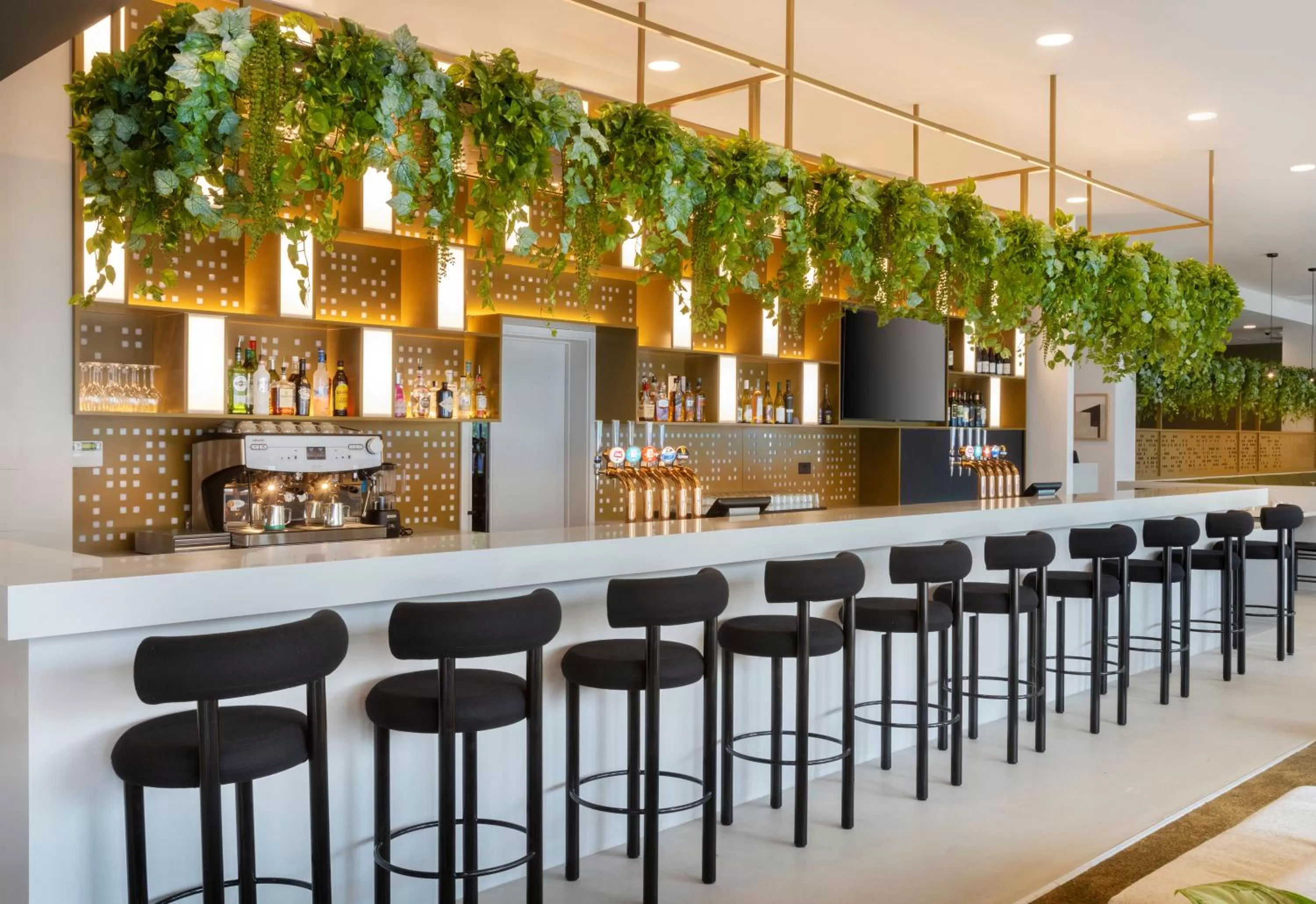 Lounge or bar in Leonardo Hotel Manchester Piccadilly