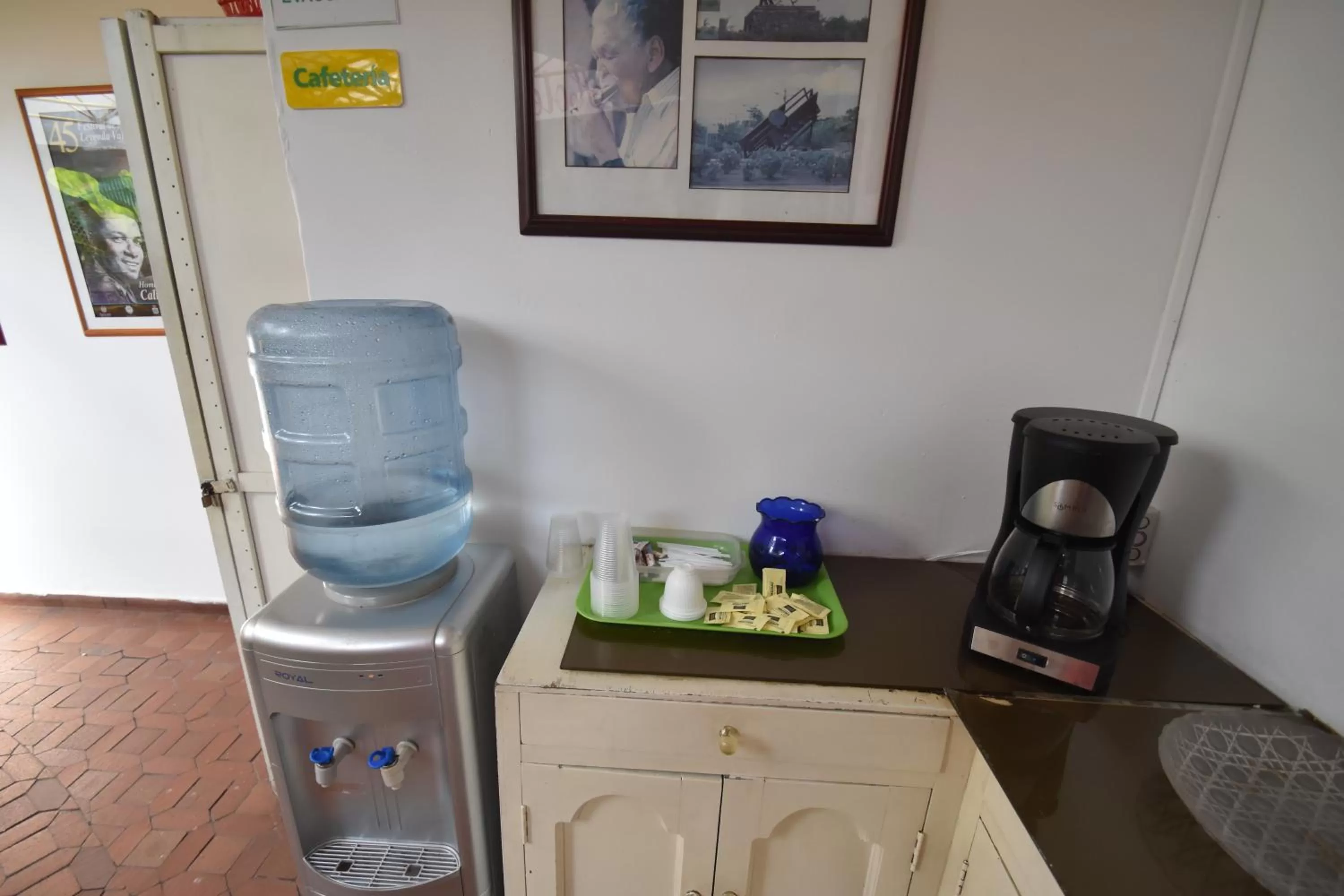 Communal lounge/ TV room, Kitchen/Kitchenette in Hotel Nuevo Tio