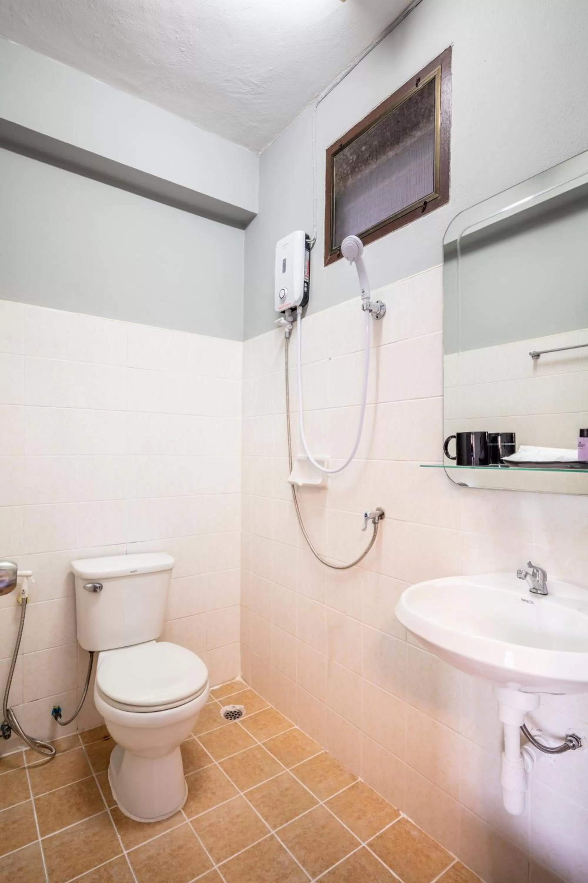 Toilet in Penyos Suite