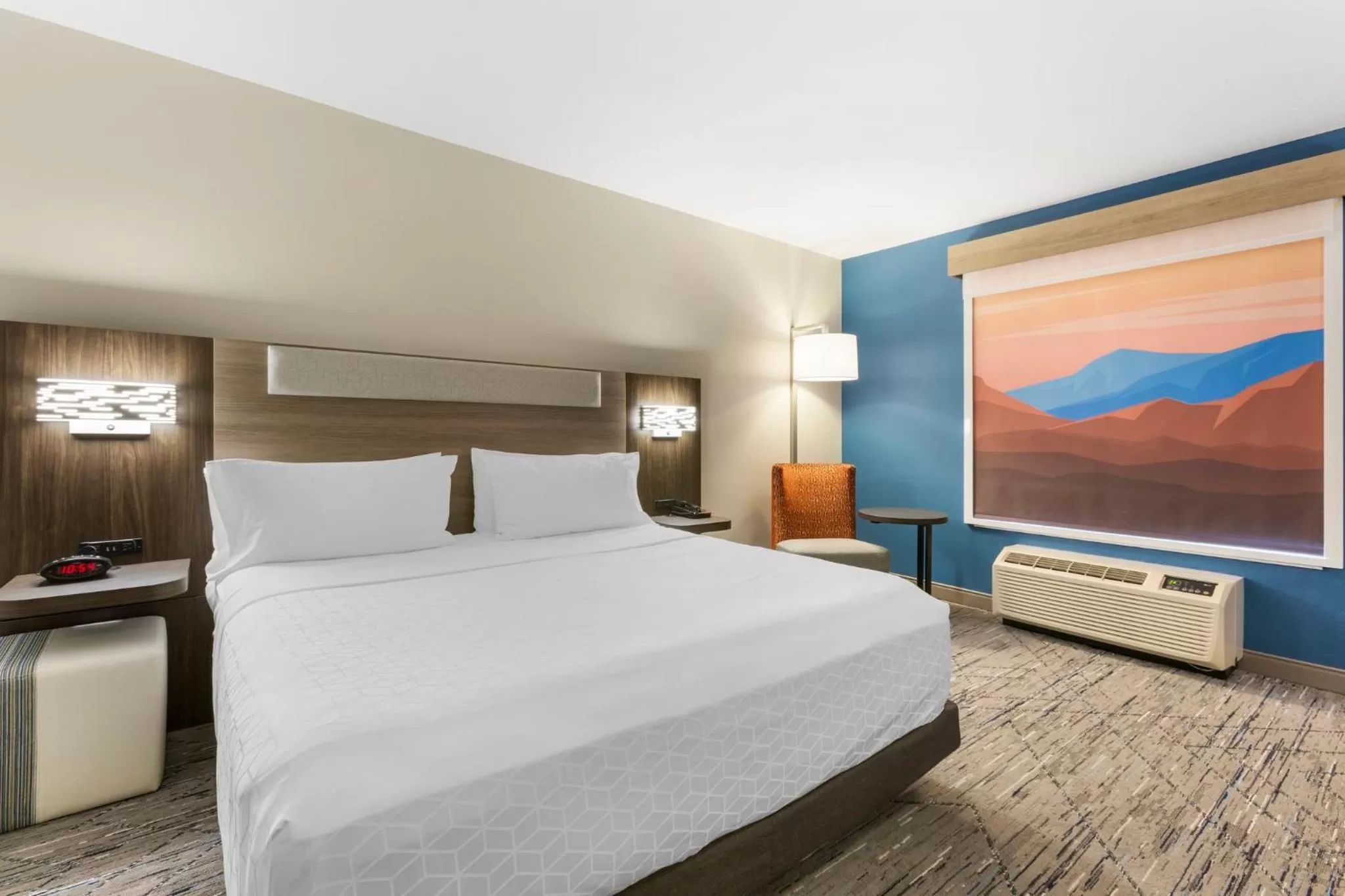 Photo of the whole room, Bed in Holiday Inn Express Belgrade-Bozeman Area by IHG