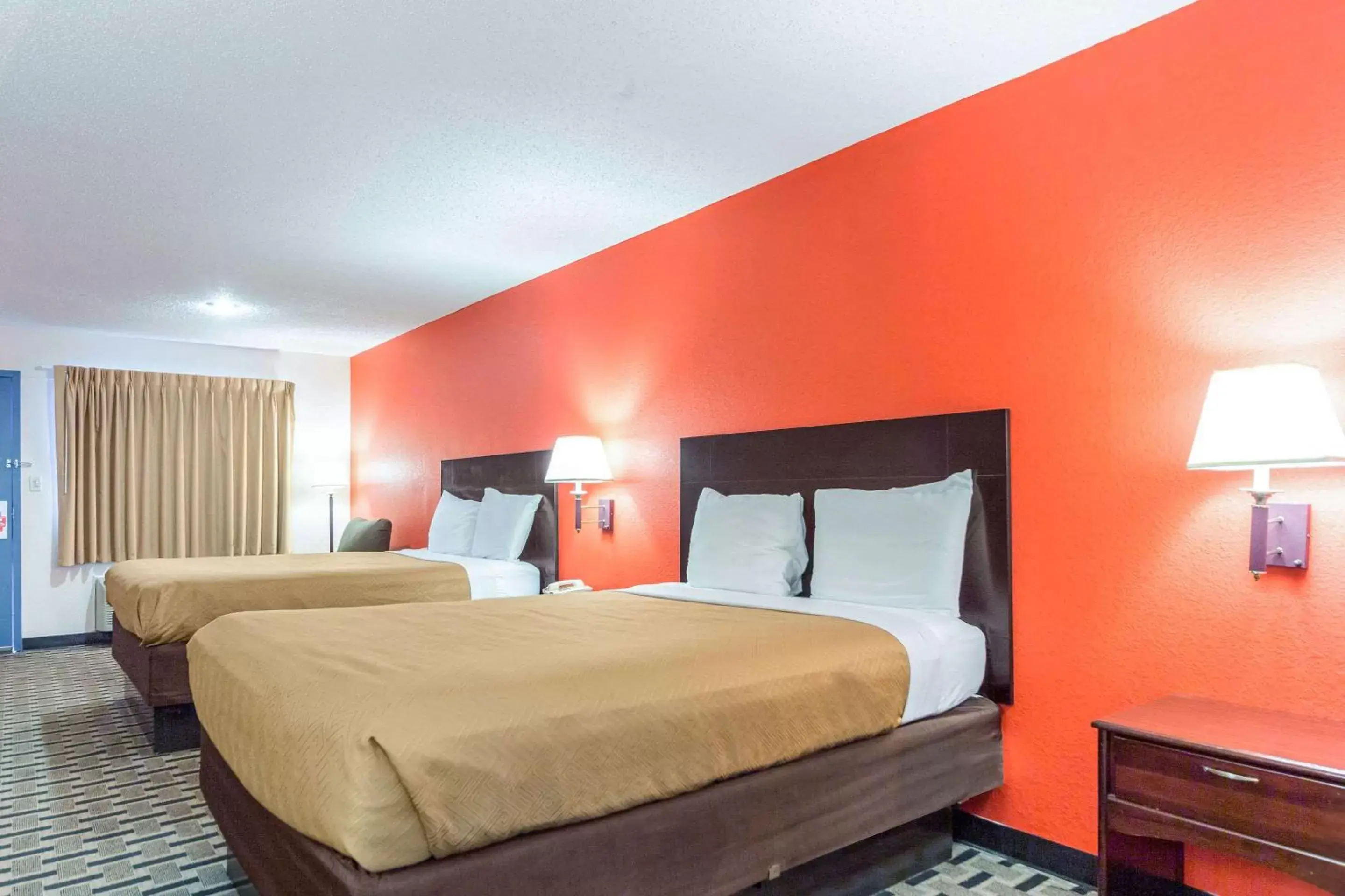 Double Room with Two Double Beds - Smoking in Econo Lodge Laurel Double Room with Two Double Beds - Smoking in Econo Lodge Laurel