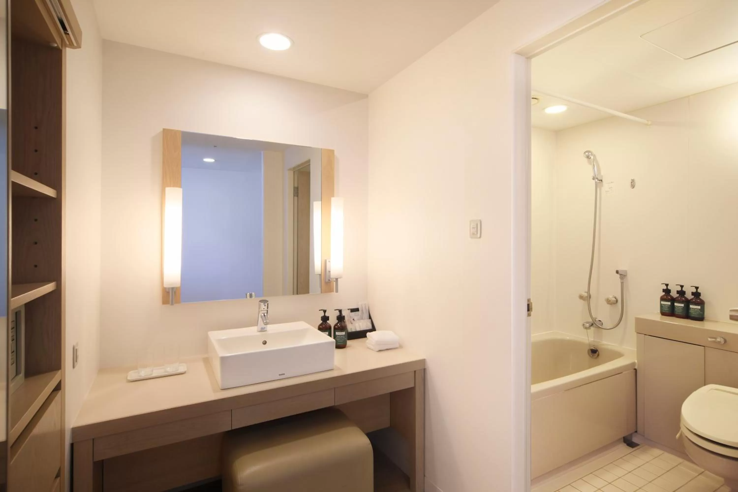 Shower in ANA Crowne Plaza Kobe by IHG