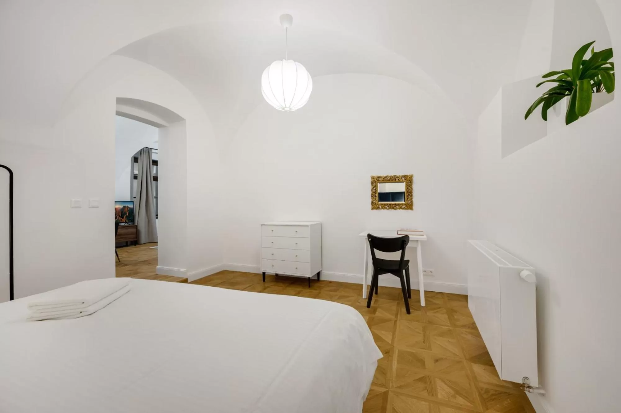 Bedroom, Bed in Palace Apartments