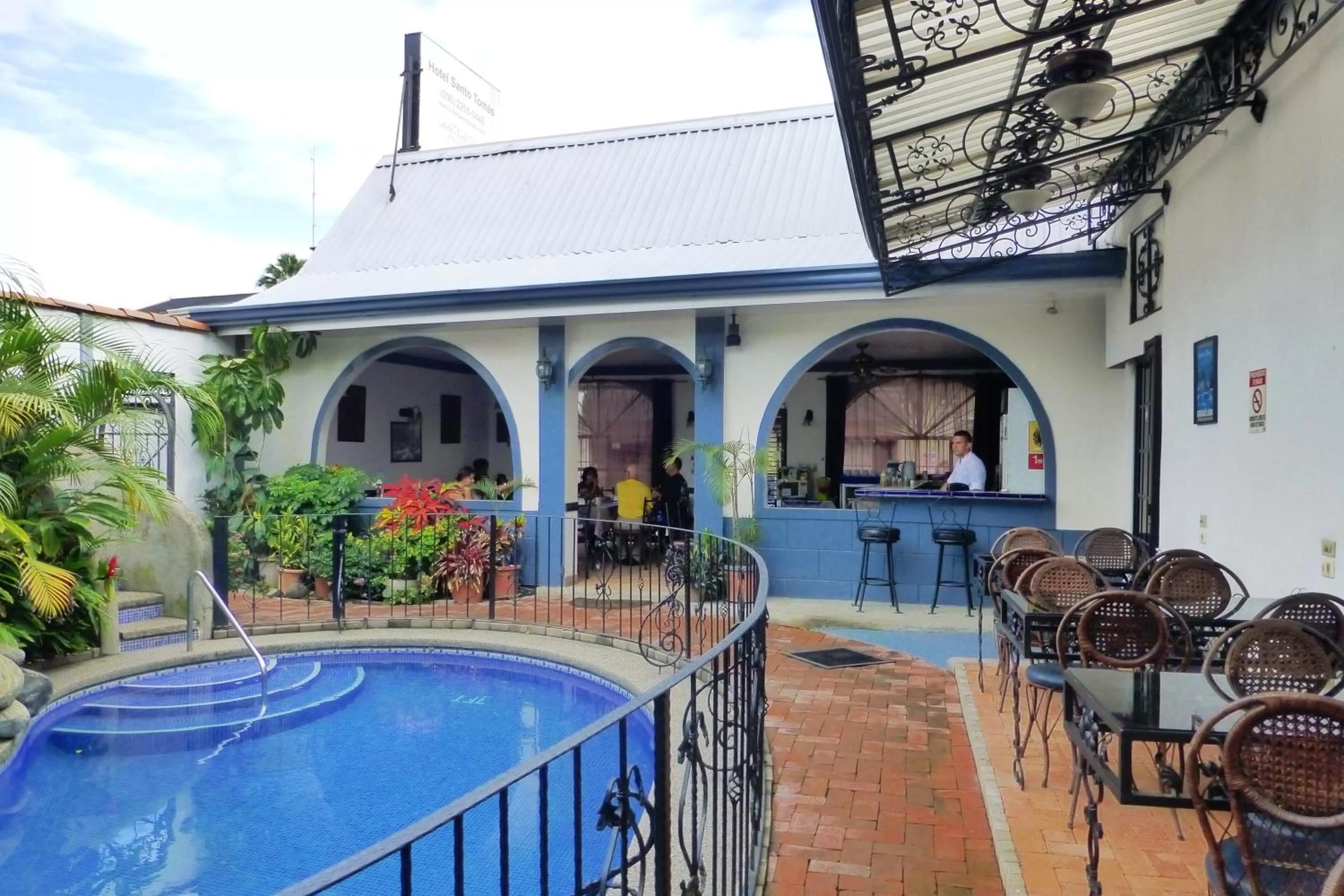 Swimming pool in Hotel Santo Tomas / Historical Property