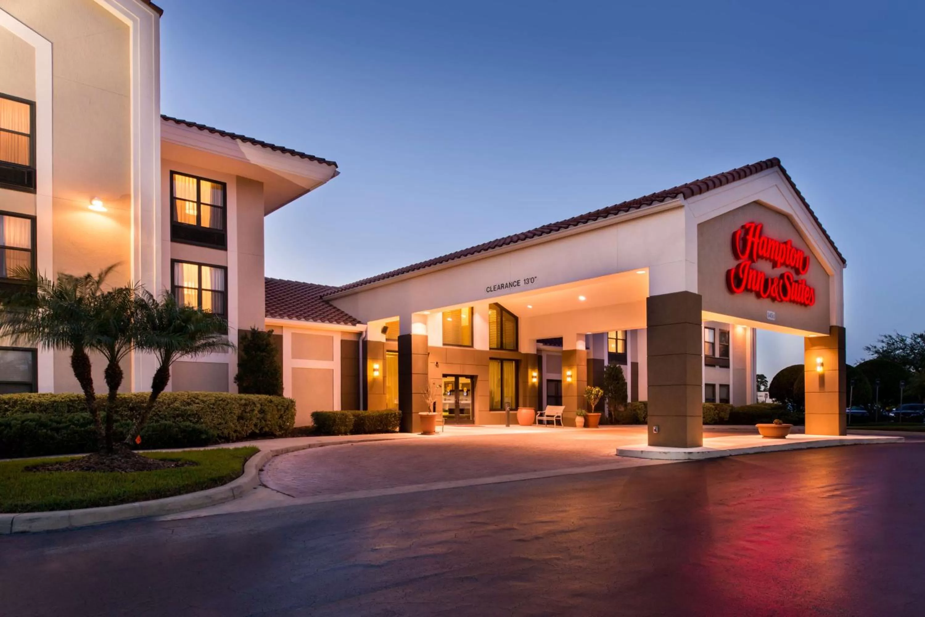 Property building in Hampton Inn & Suites Orlando-East UCF