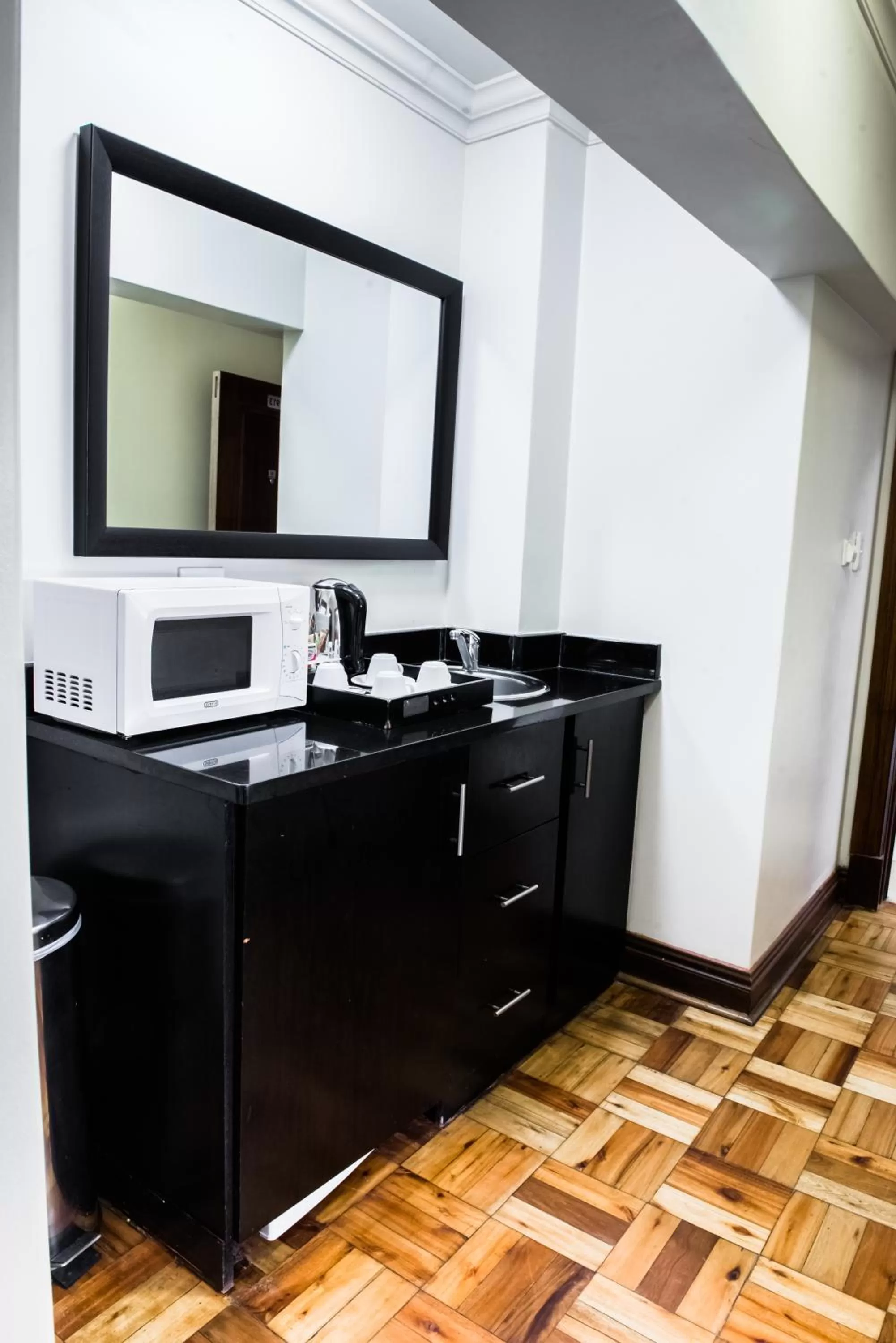 Coffee/tea facilities in Belaire Suites Hotel