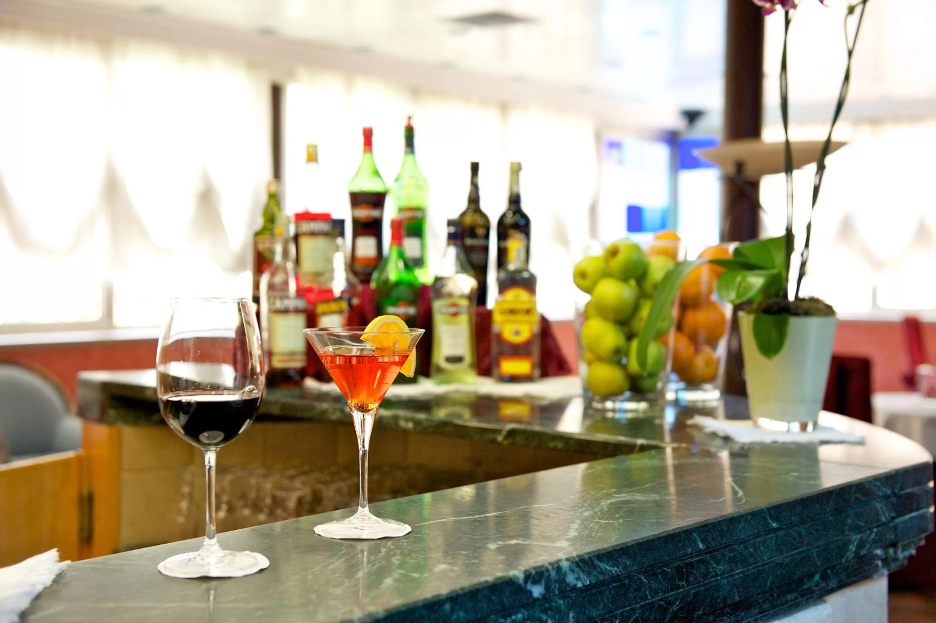 Lounge or bar in Hotel Royal Torino Centro Congressi