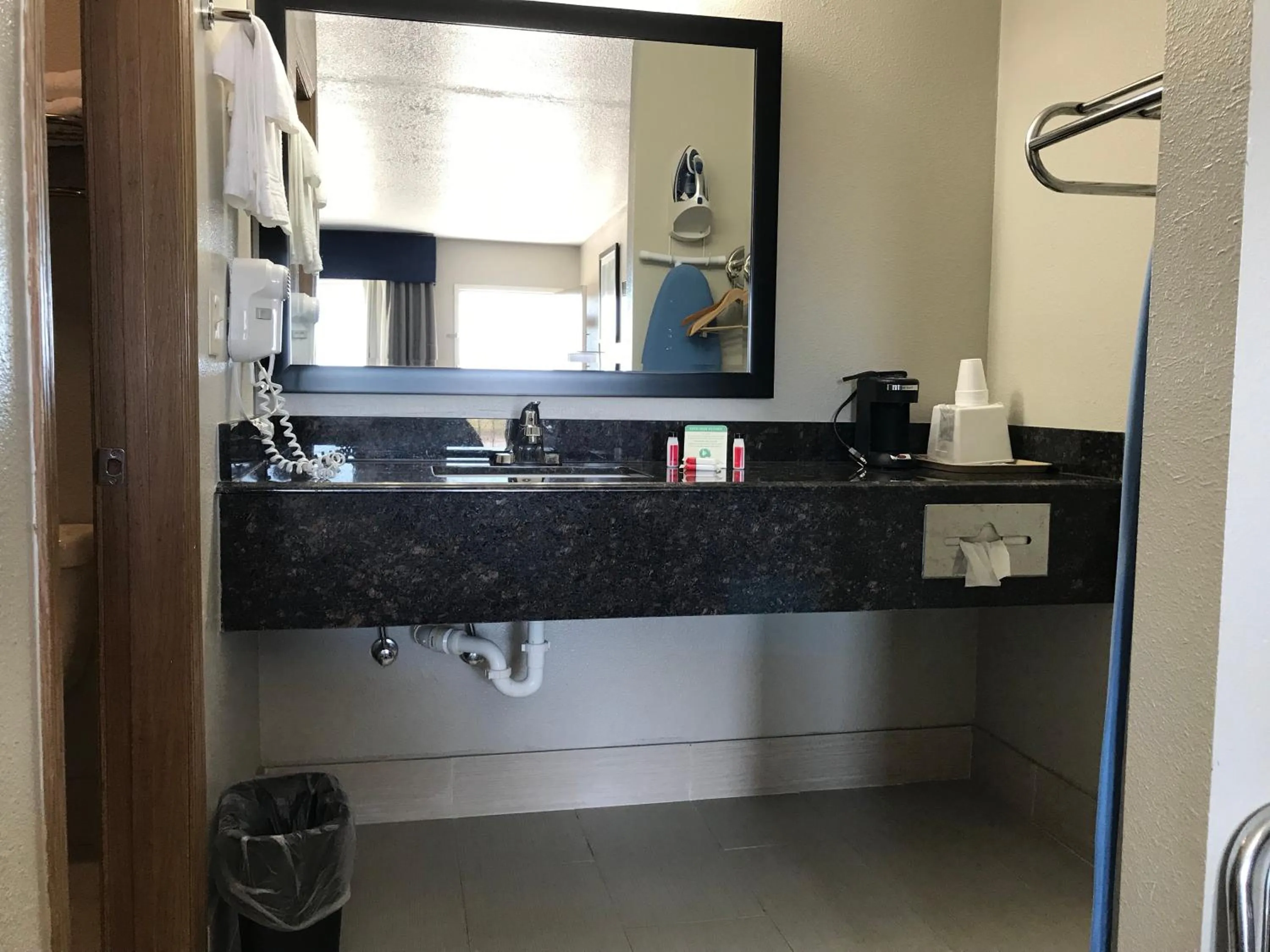 Days Inn by Wyndham Grove