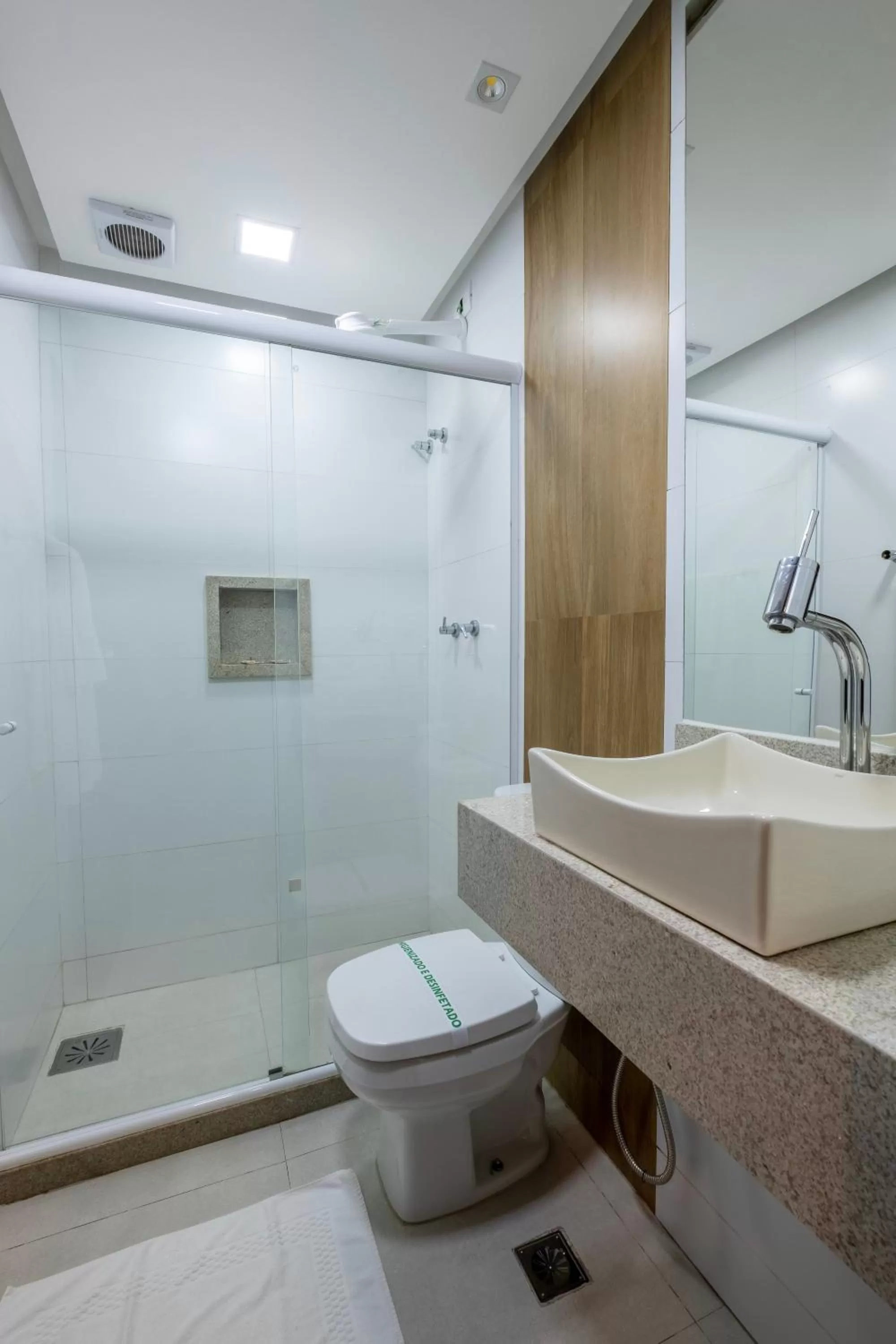 Bathroom in Hotel Mount Everest