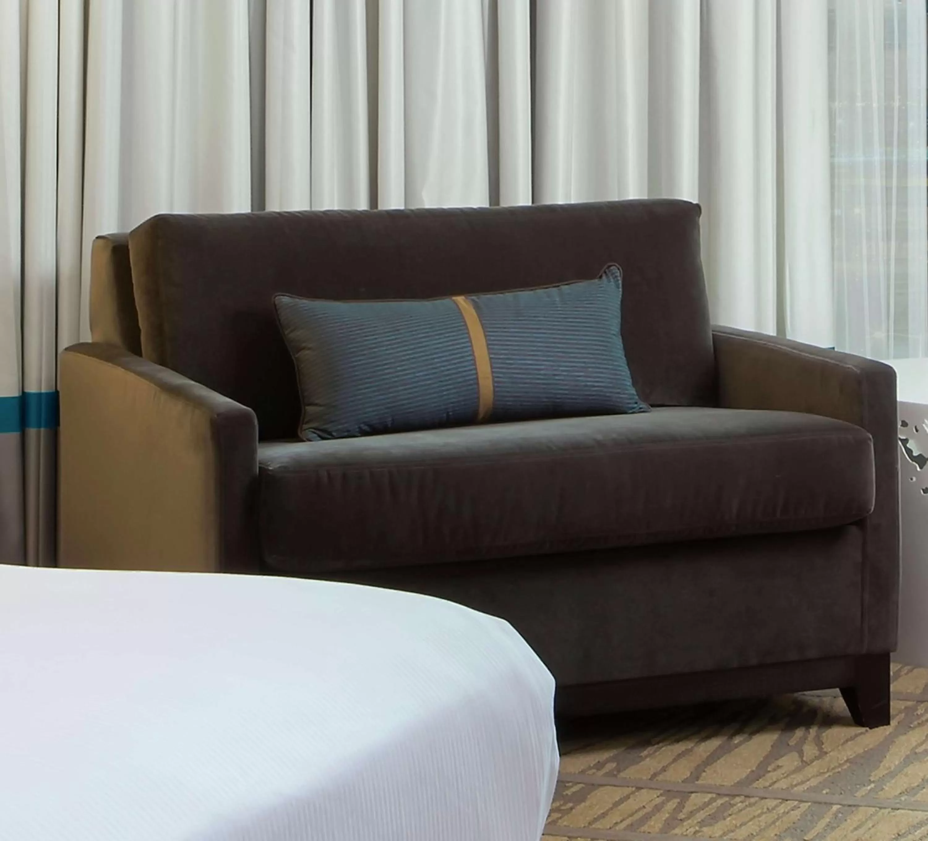 Living room in DoubleTree by Hilton Hotel Miami Airport & Convention Center