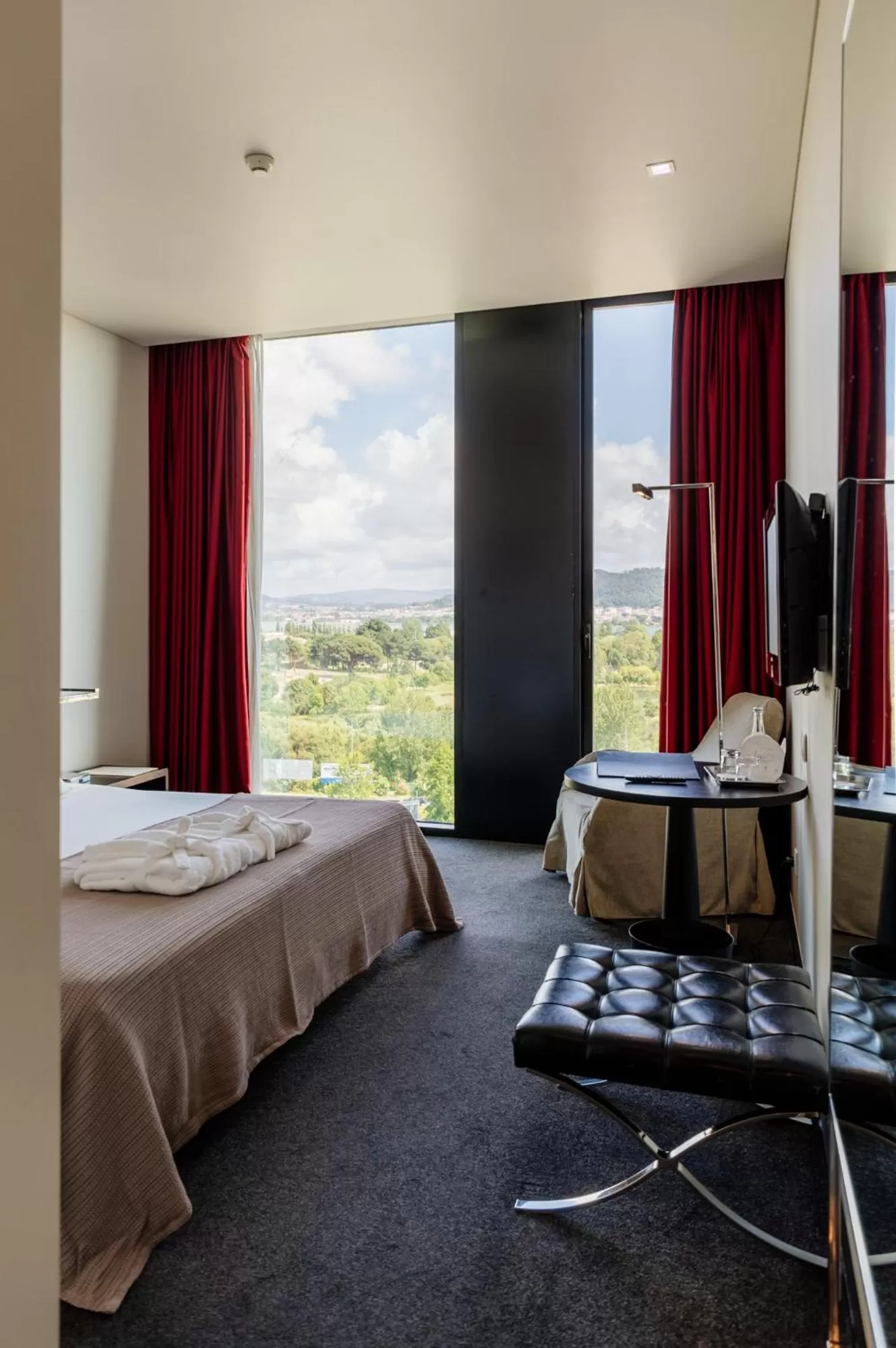 Photo of the whole room, Bed in Axis Viana Business & SPA Hotel