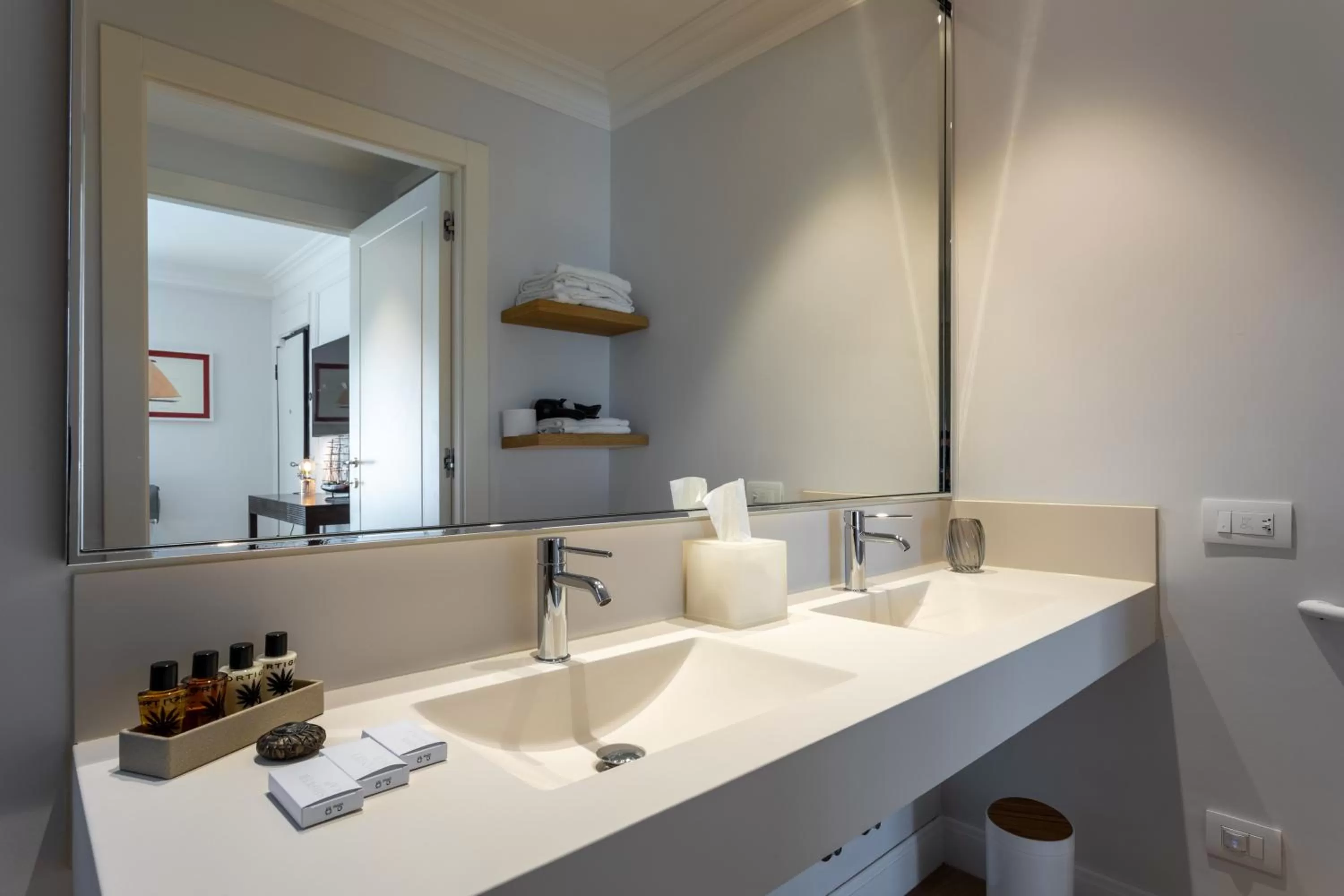 Shower in Porto Romano - The Marina Resort