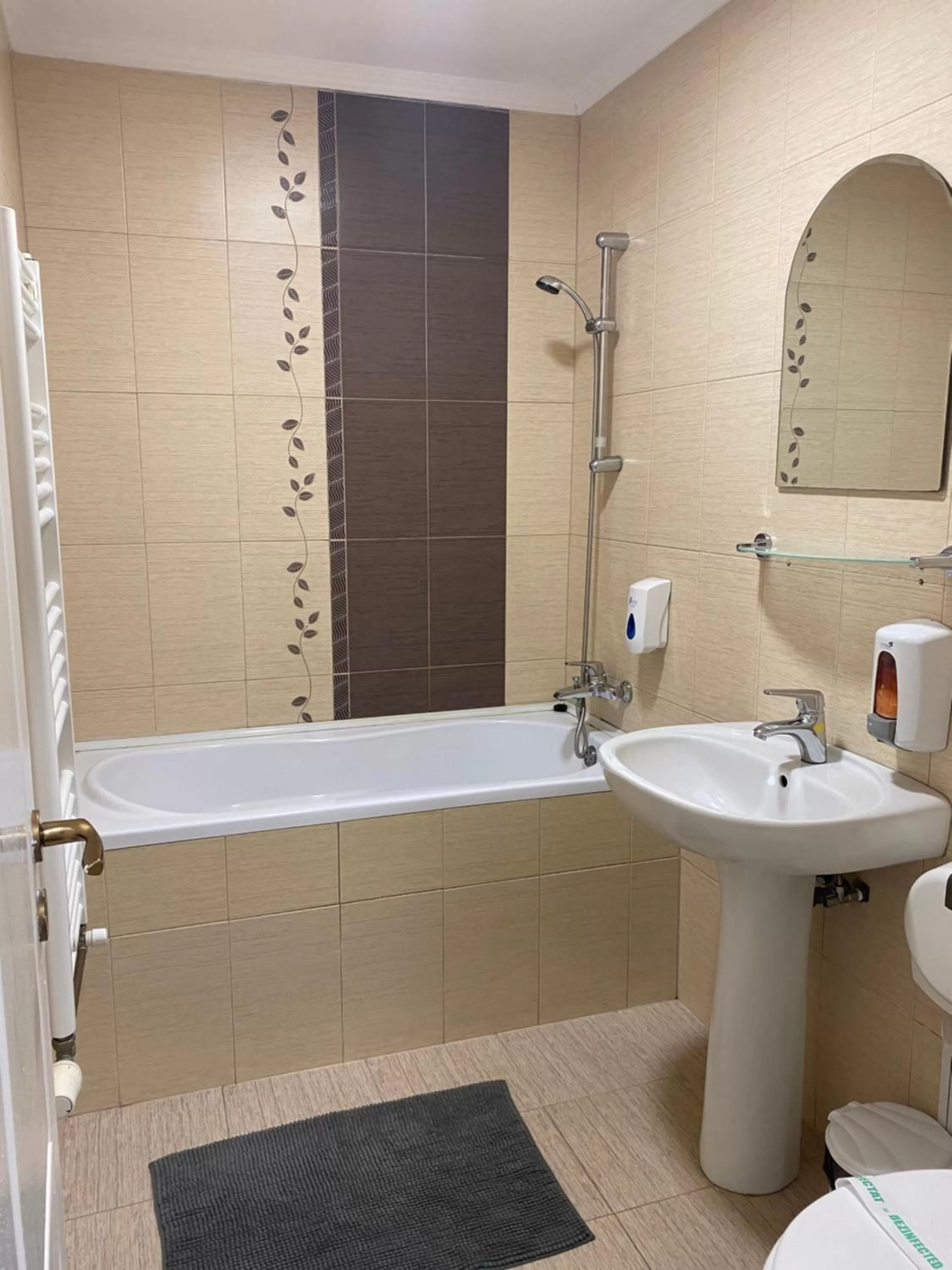 Bathroom in Carnival City Hotel Oradea