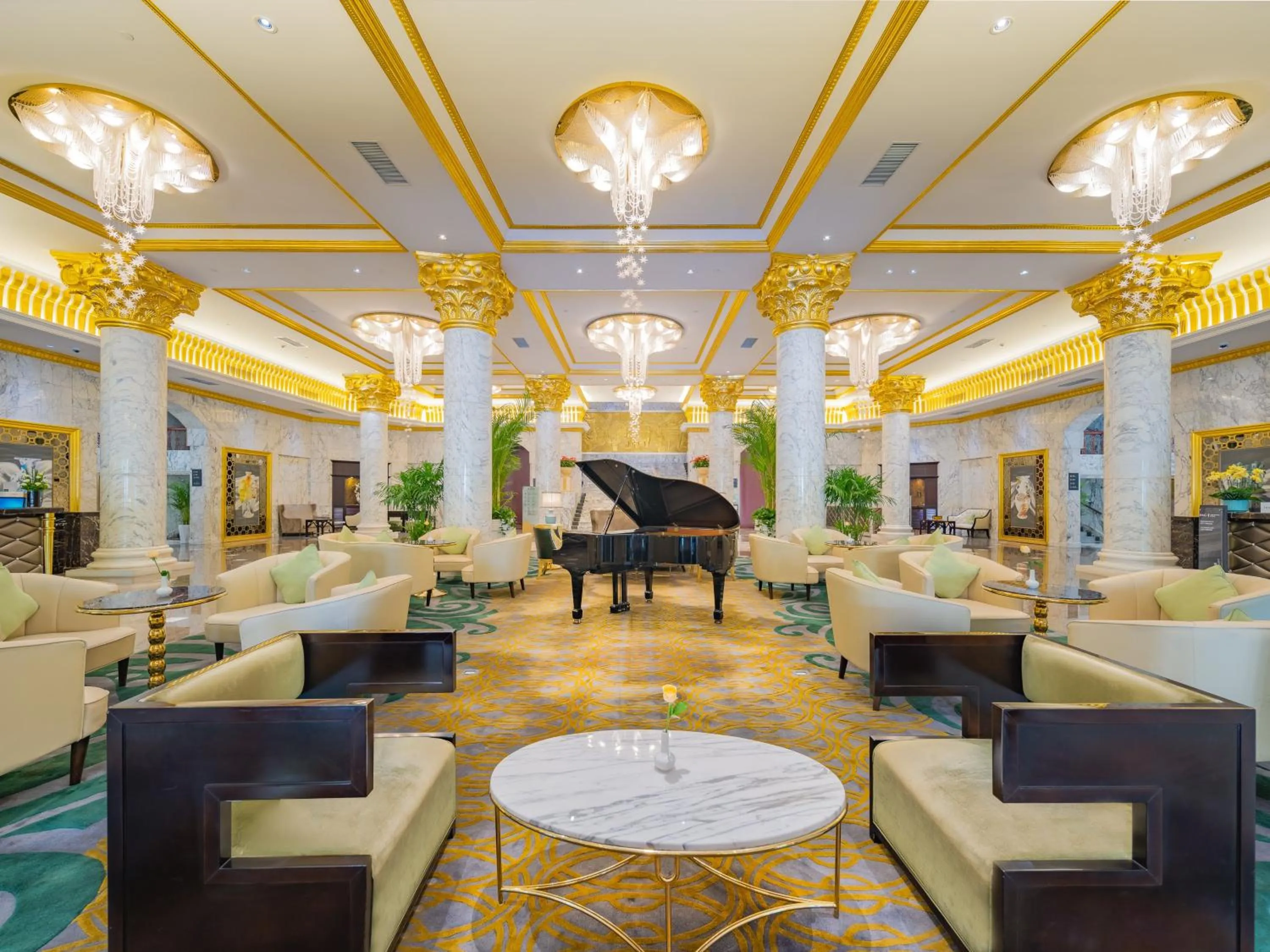 Property building in Crowne Plaza Zhengzhou by IHG