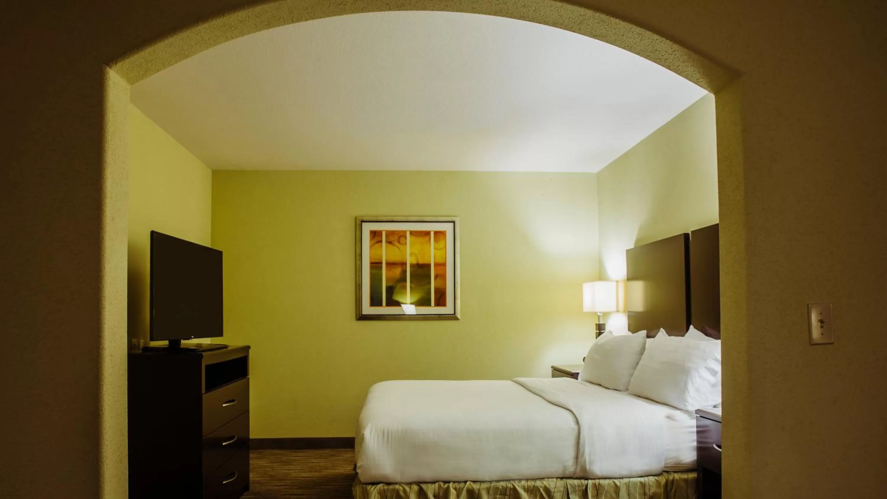 Photo of the whole room, Bed in Holiday Inn Express Hotel & Suites Waller by IHG