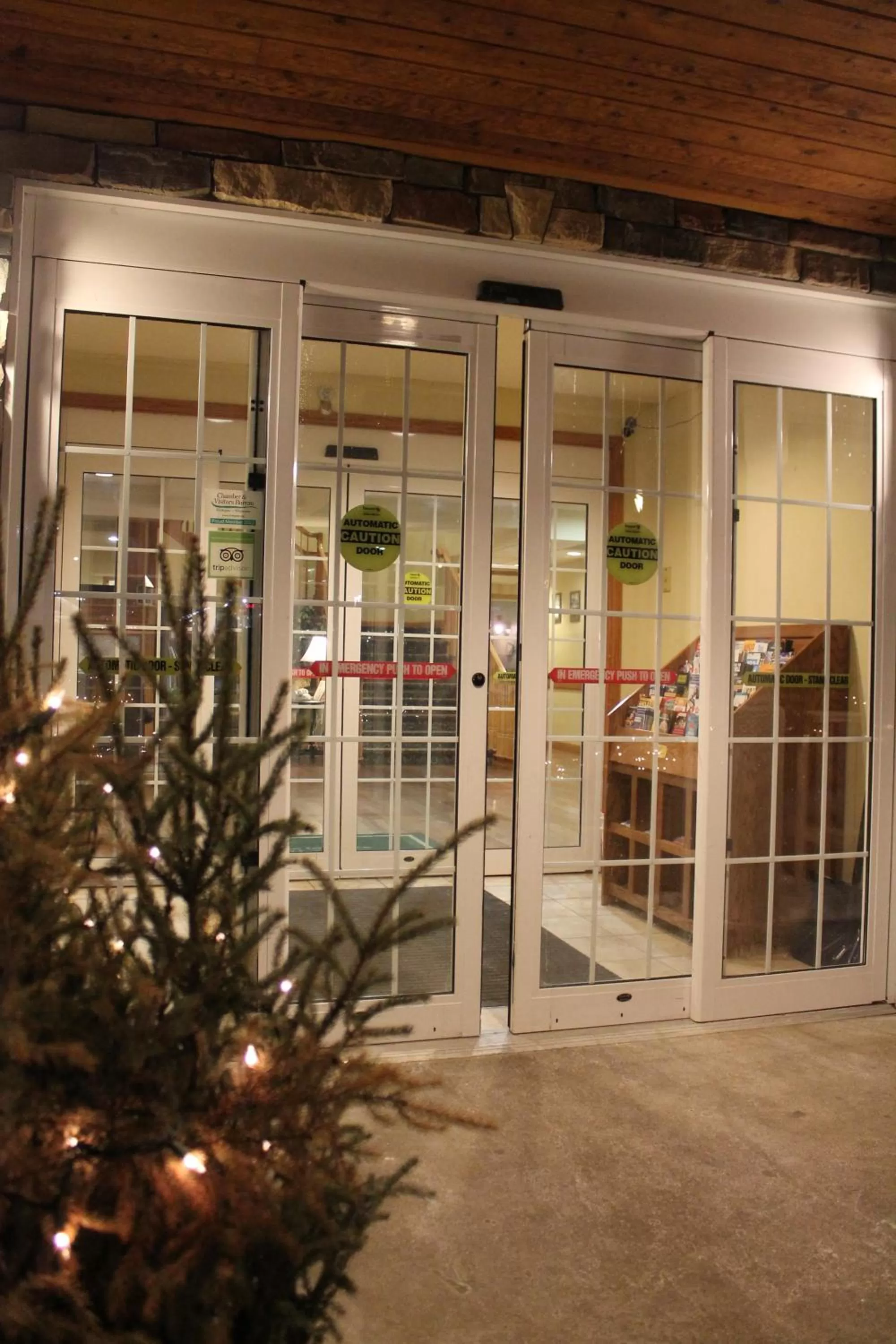 Facade/entrance in Country Inn & Suites by Radisson, Minneapolis-Shakopee