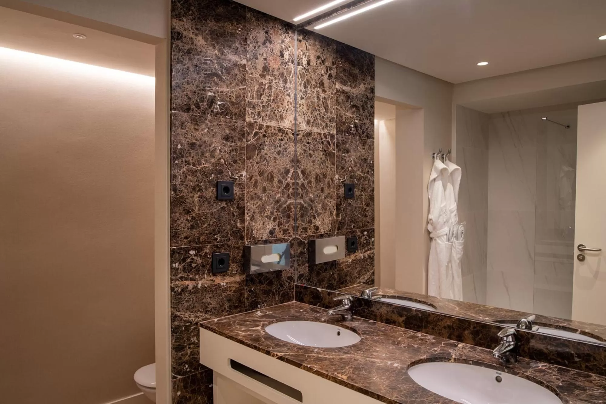 Shower in Arrecife Gran Hotel & Spa