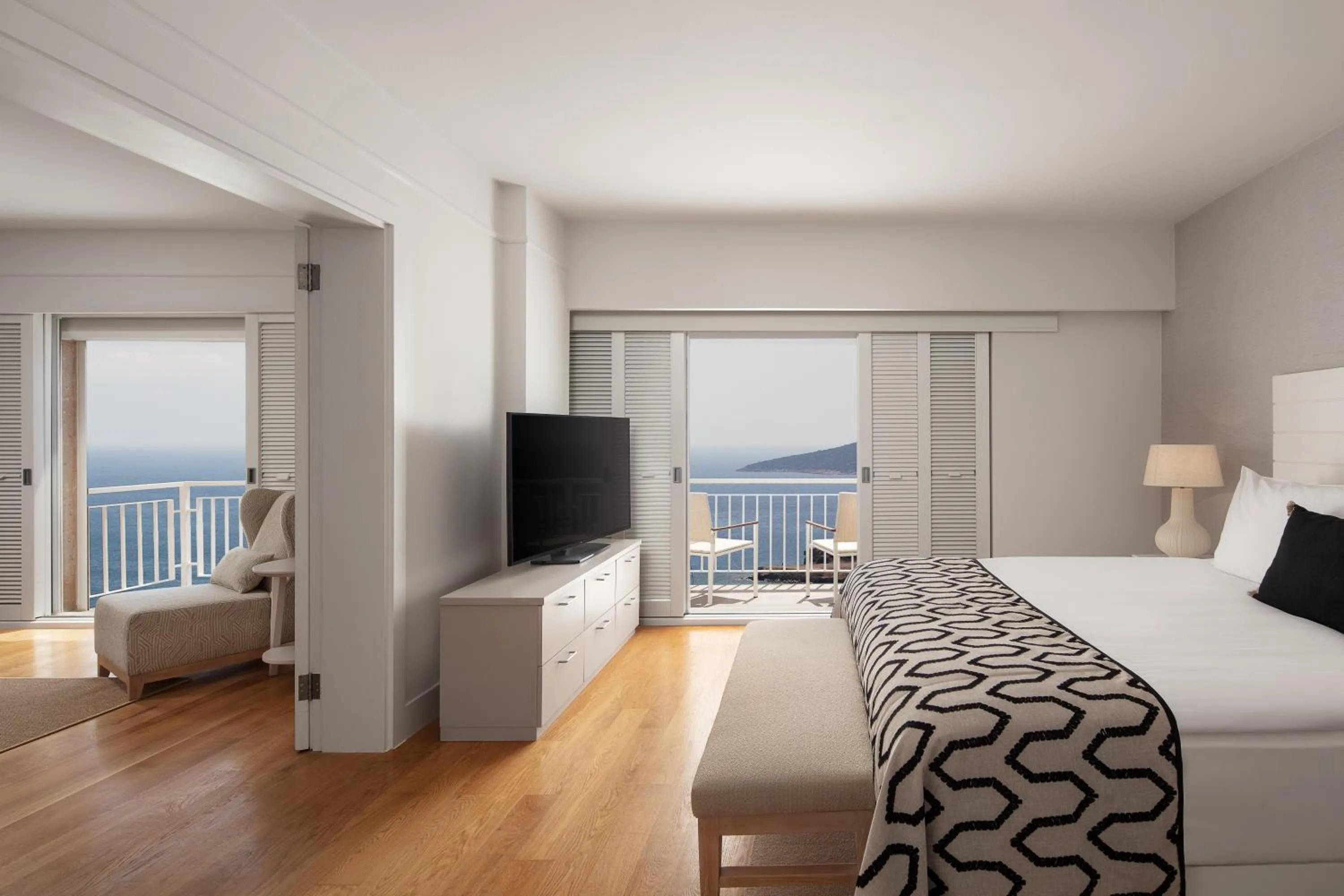 Communal lounge/ TV room, Bed in Doria Hotel Bodrum-City Center