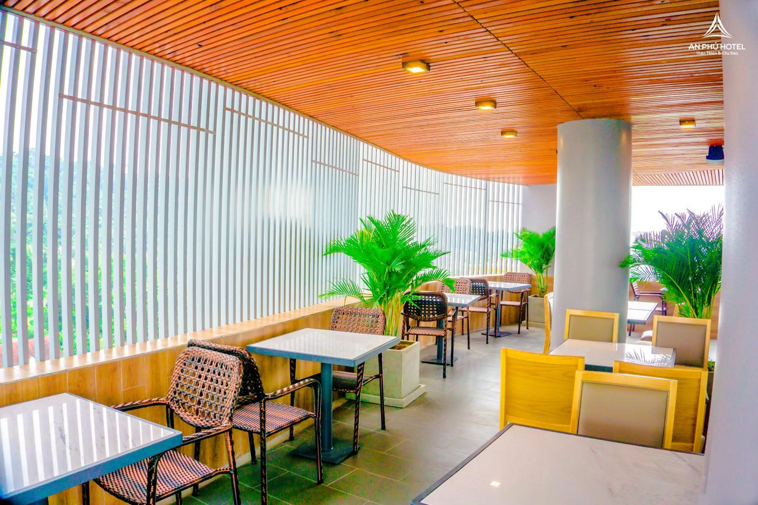 Restaurant/places to eat in An Phu Hotel