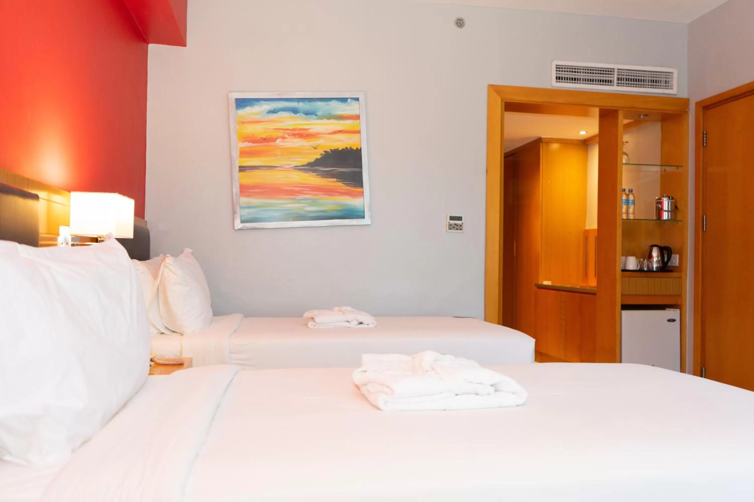 Photo of the whole room, Bed in Holiday Inn Dar Es Salaam by IHG