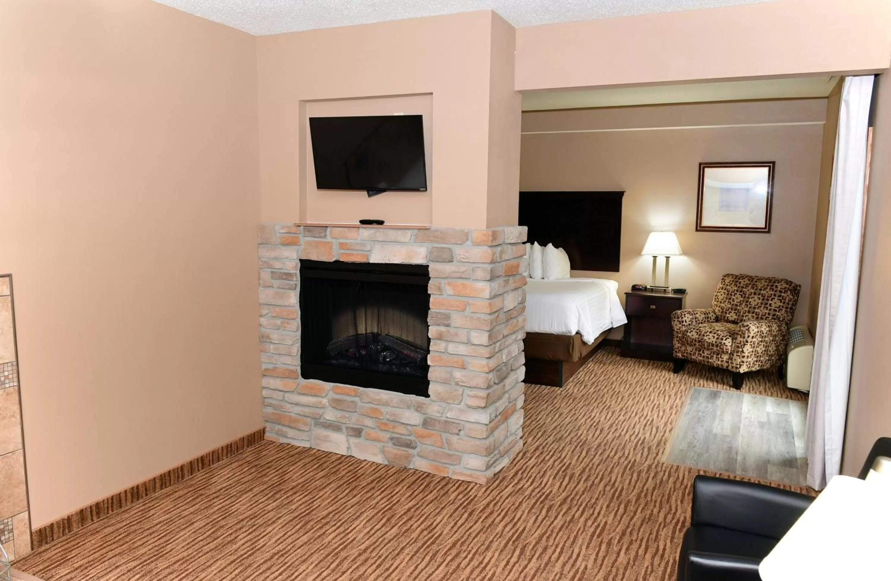 Bed in Cobblestone Inn & Suites - Denison | Majestic Hills